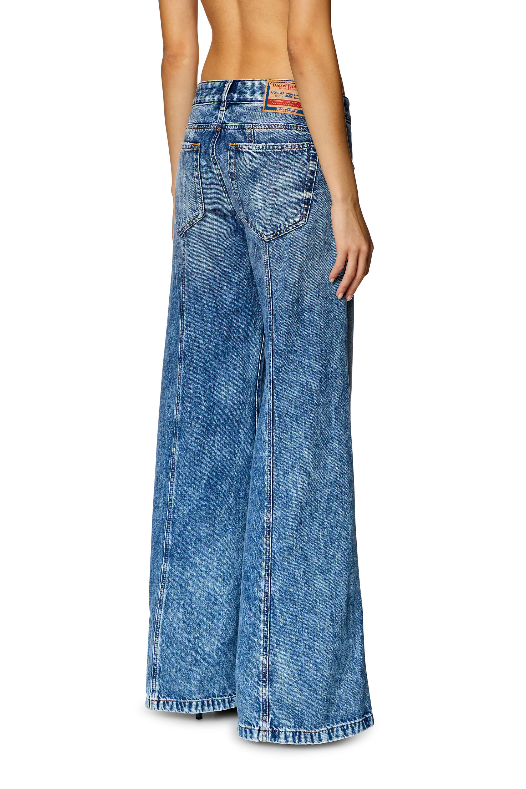 Diesel - Bootcut and Flare Jeans D-Akii 09H95, Mittelblau - Image 4