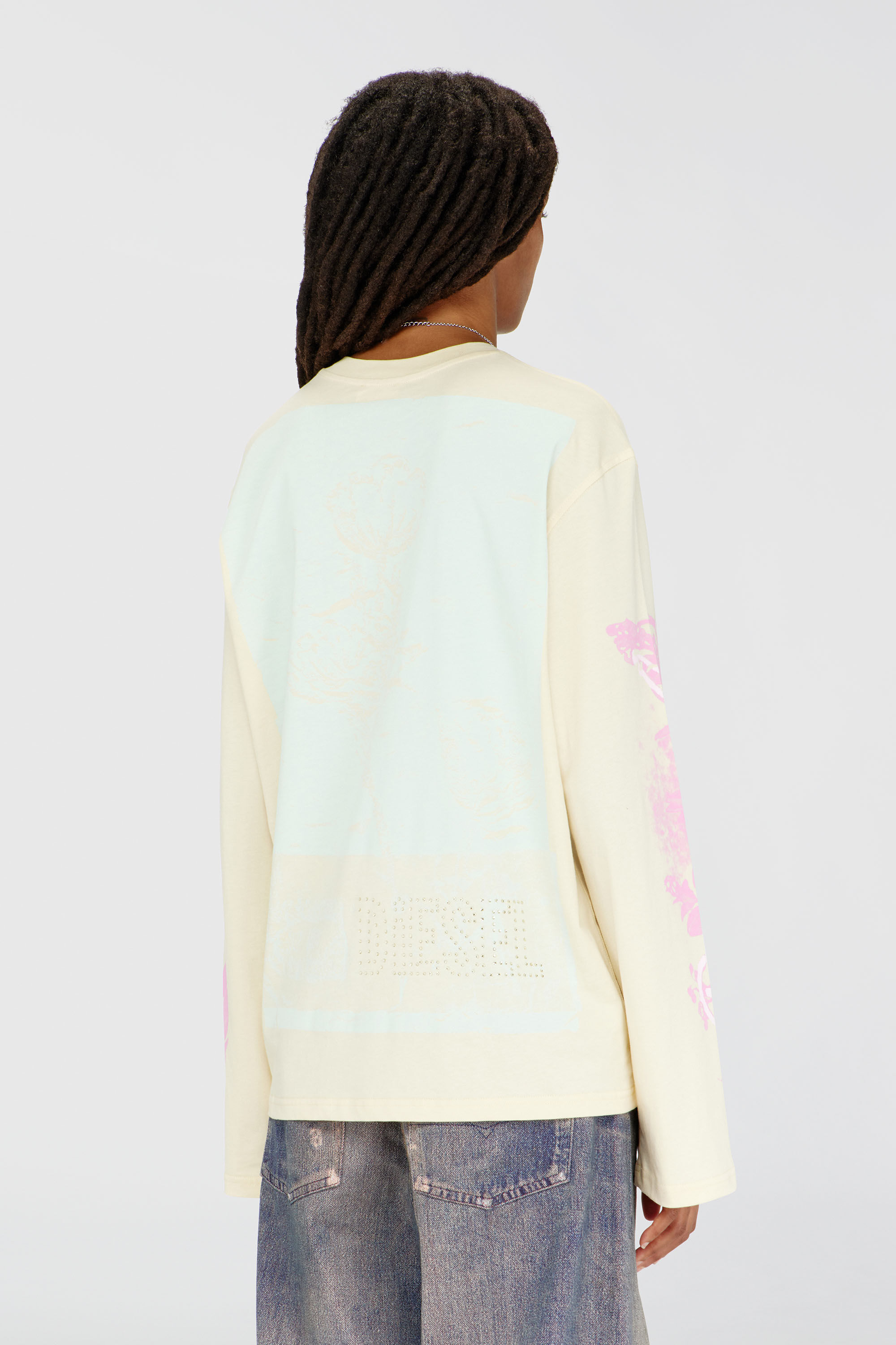 Diesel - T-HILARY-LS-AA3, Damen Langarmshirt mit Grafikprints und Kristallen in Gelb - 4