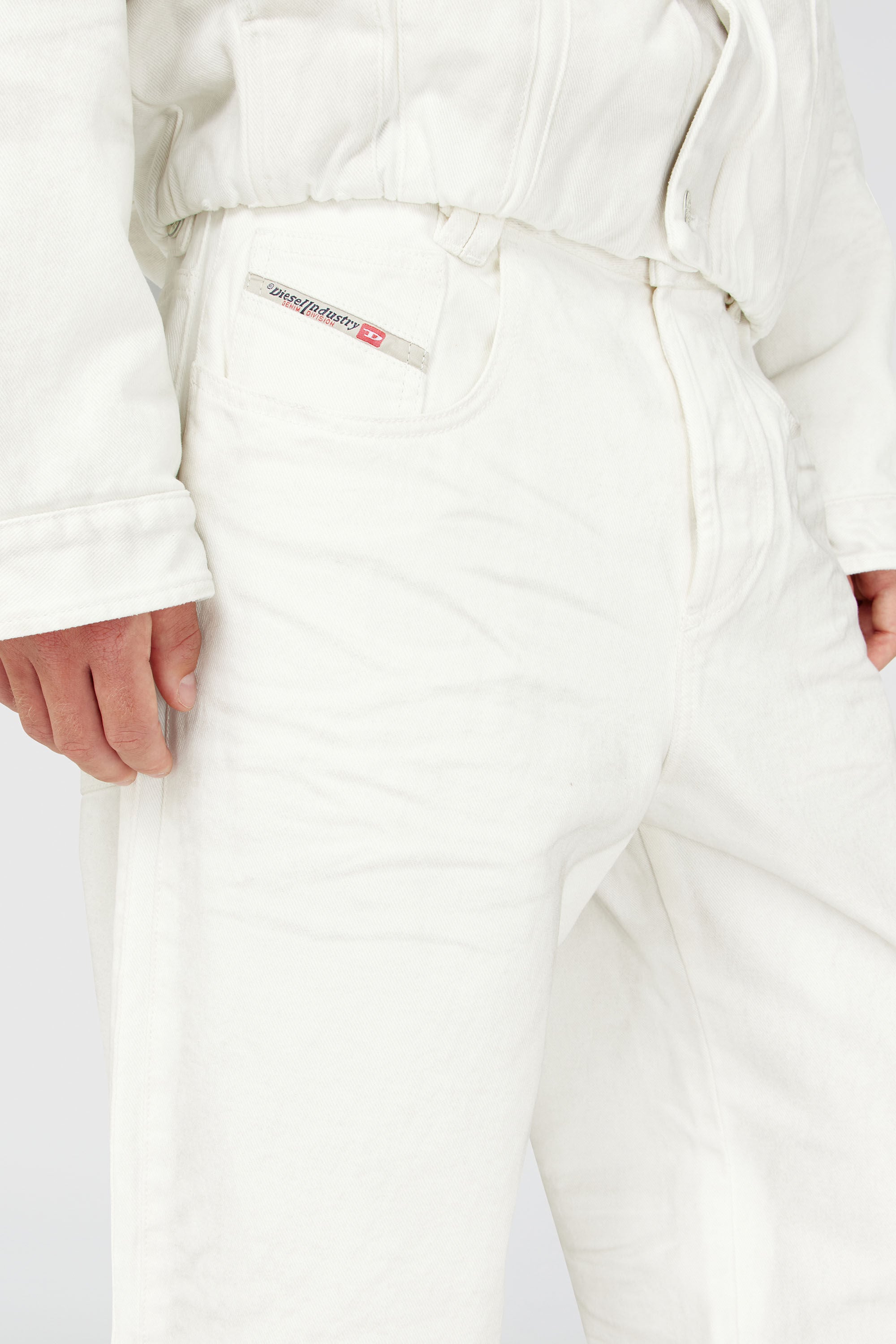 Diesel - Unisex Relaxed Jeans 1982 D-Hakou 007GG, Wei&szlig; - 9