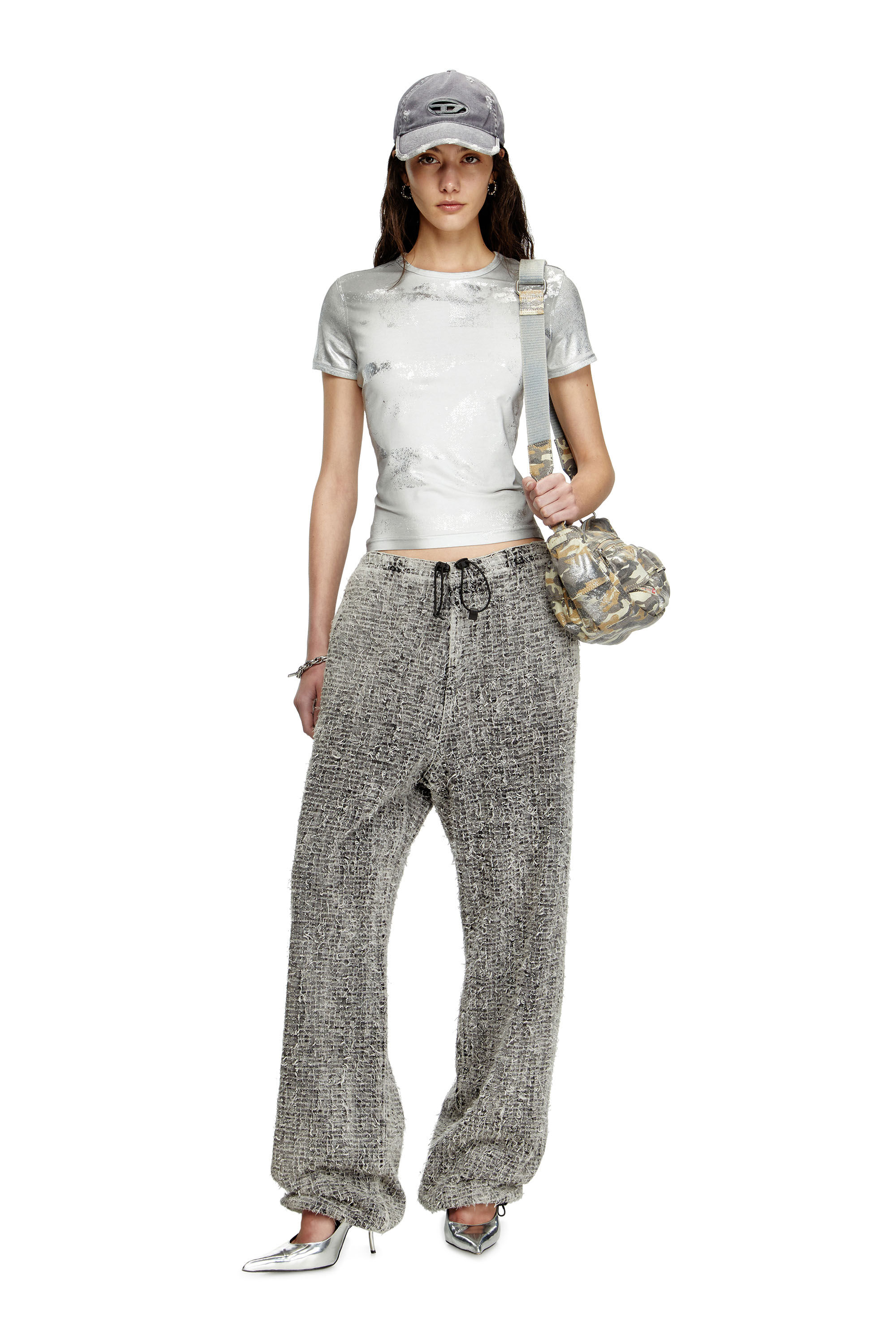 Diesel - T-UNCUTIE-LONG-Q5, Damen Logo-T-Shirt mit Metallic-Effekten in Silber - 1