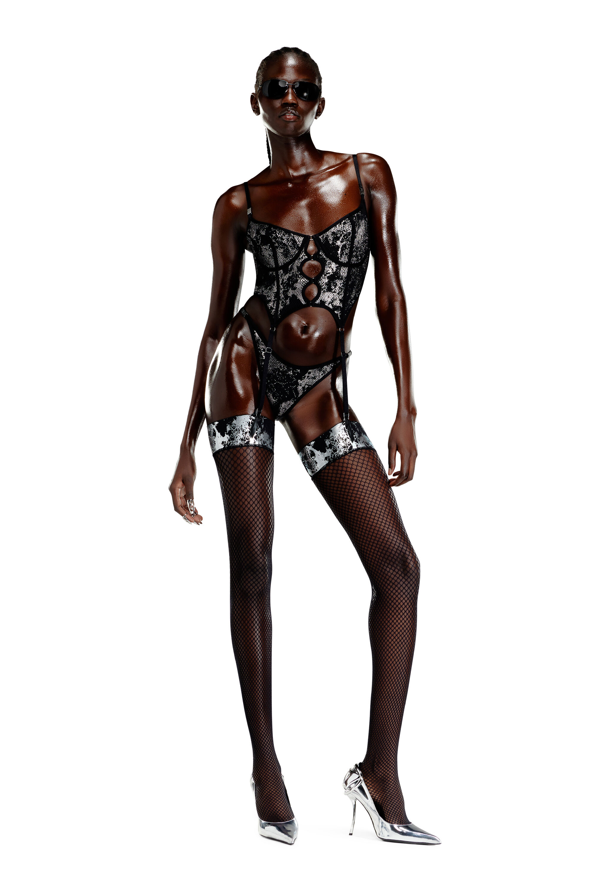 Diesel - THIGH-HIGH-STOCKINGS, Damen Netzstrümpfe mit aufgenähter Fersenverstärkung in Schwarz/Silber - 3