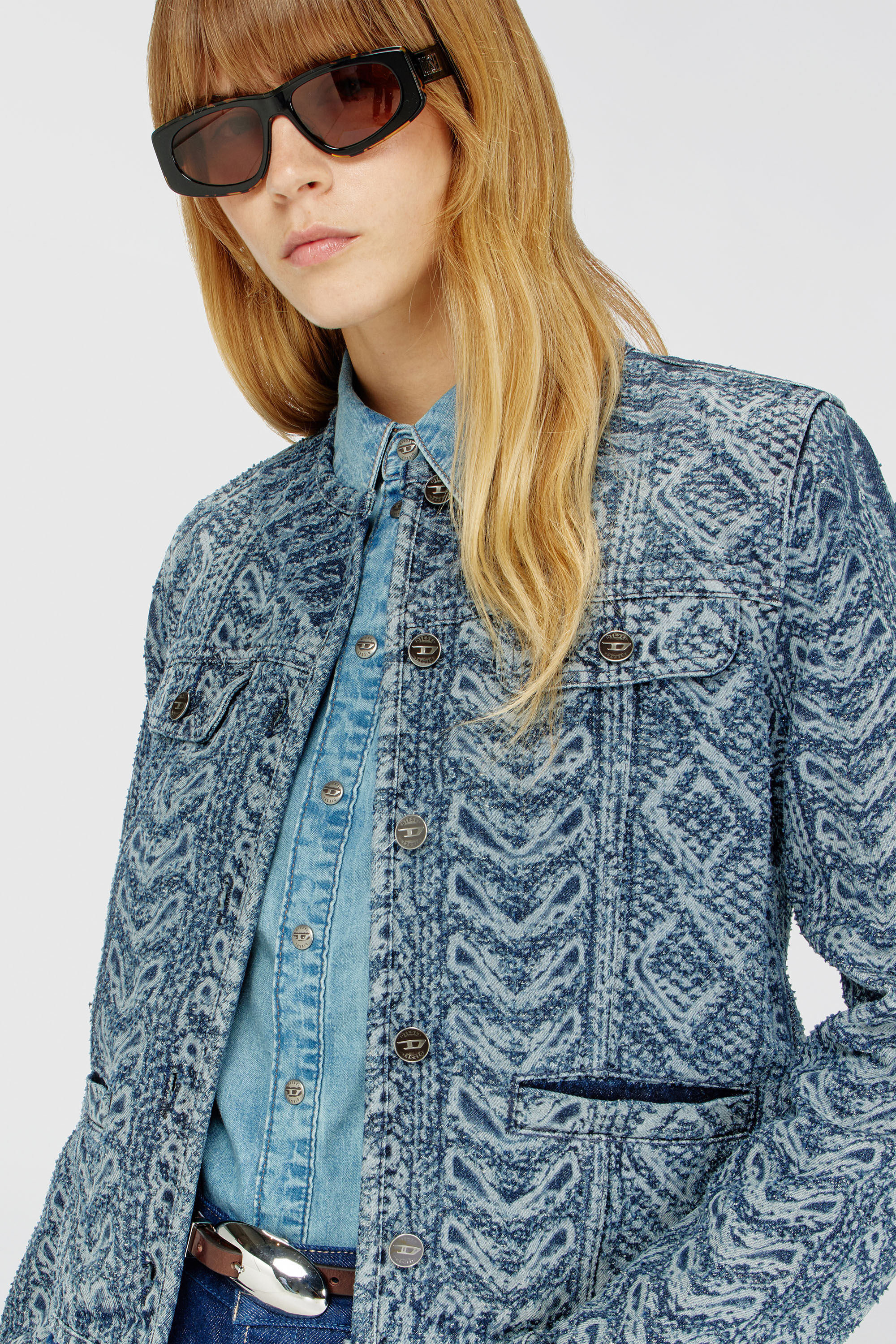 Diesel - DE-GRAFY-S2, Damen Kragenlose Jacke aus Denim mit Zopfmuster-Effekt in Mittelblau - 5