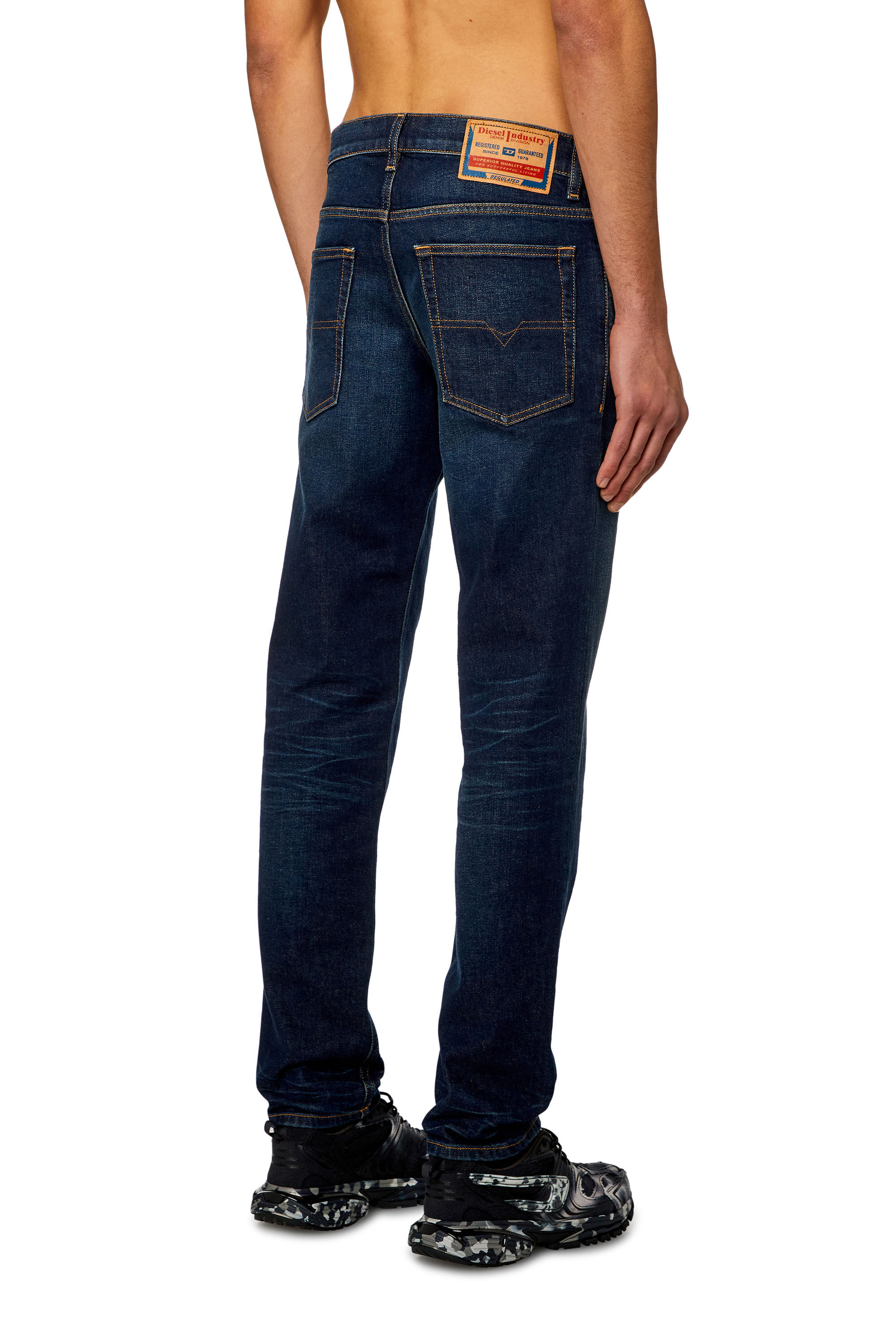 Diesel - Tapered Jeans 2023 D-Finitive 09H38, Dunkelblau - Image 4