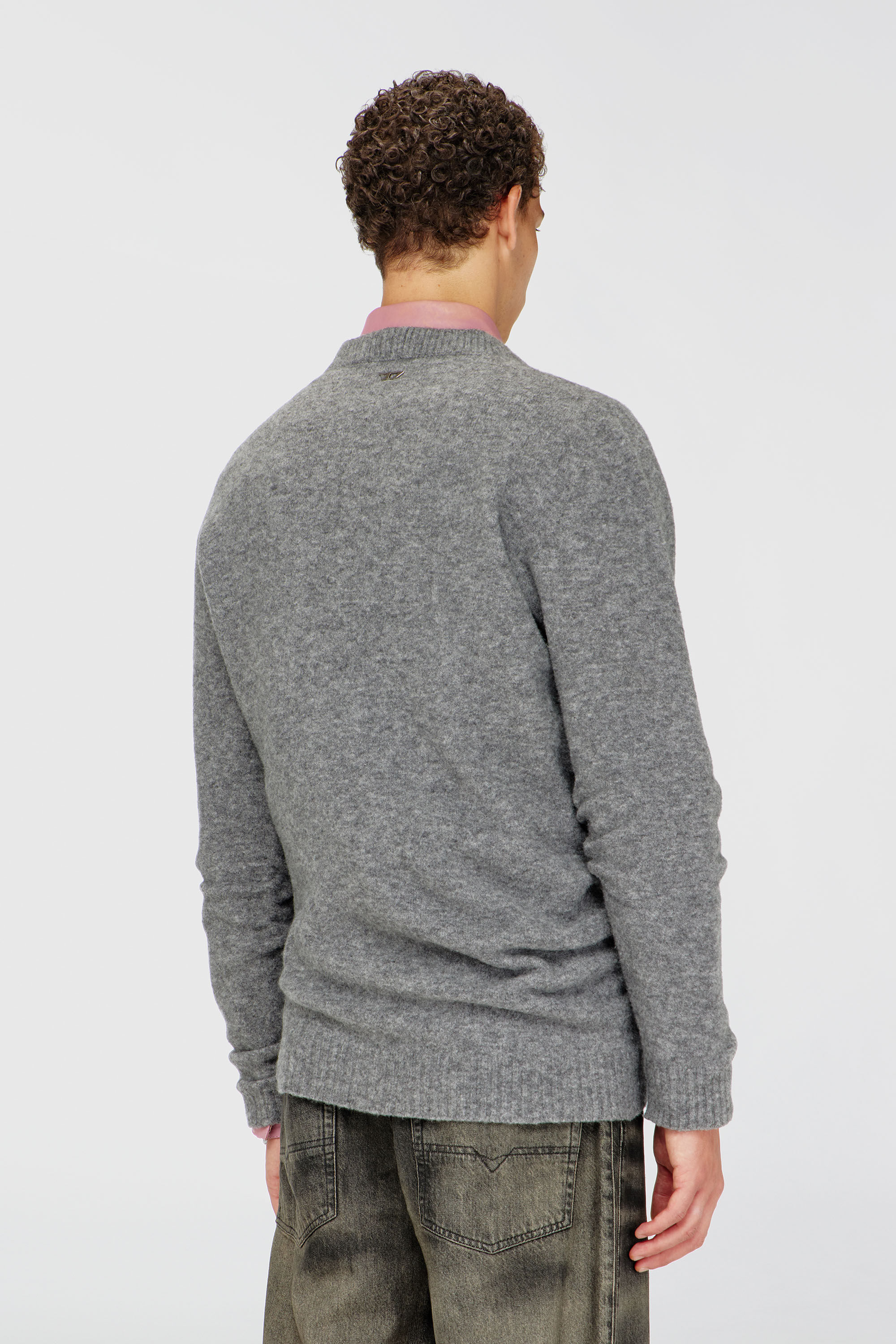 Diesel - K-ANDIE, Herren Pullover mit V-Ausschnitt aus gekochtem, geknittertem Strick in Grau - 4