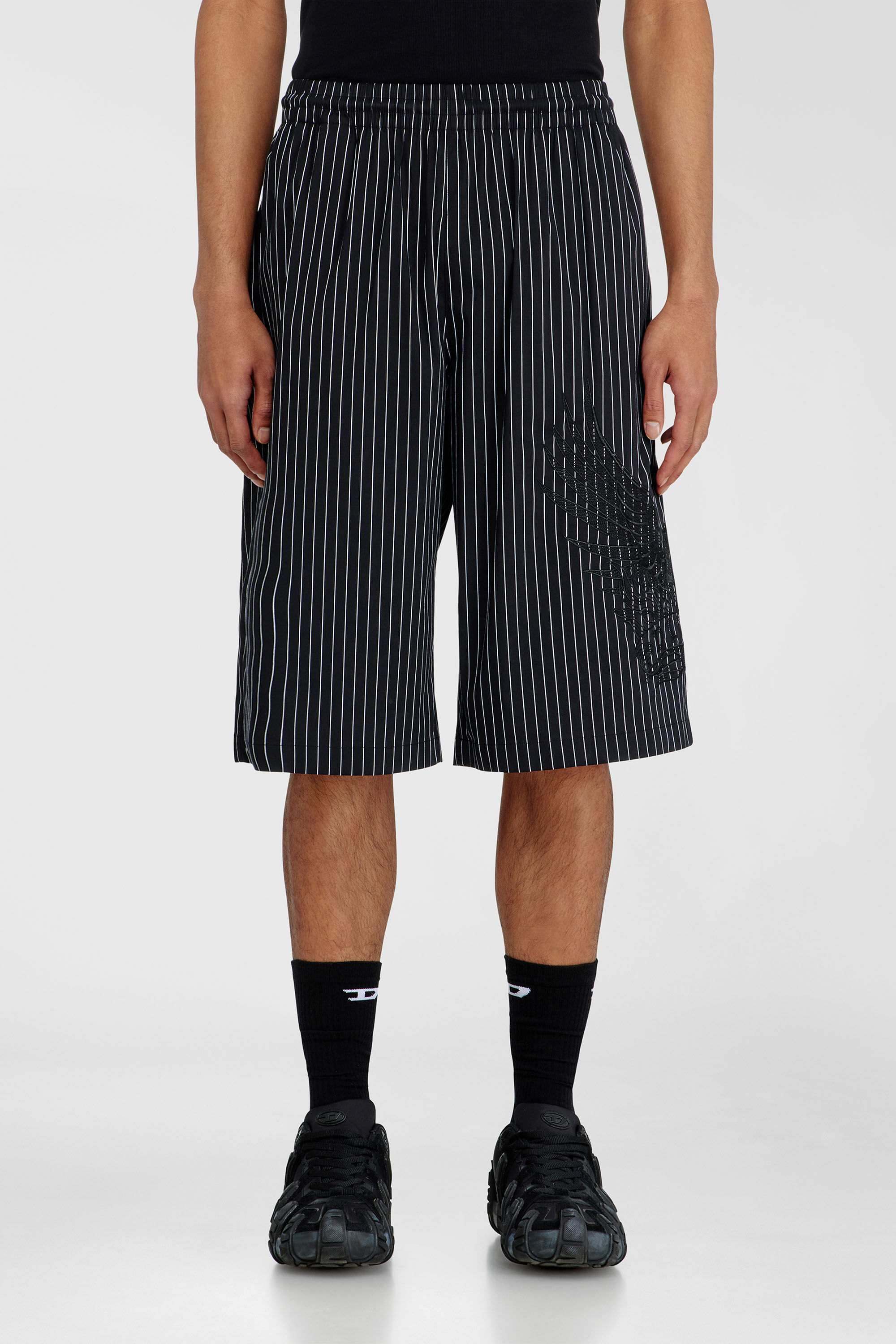 Diesel - P-THEO-SHORT-NJCA, Herren Pinstripe-Shorts mit Phoenix-Stickerei in Schwarz - 3