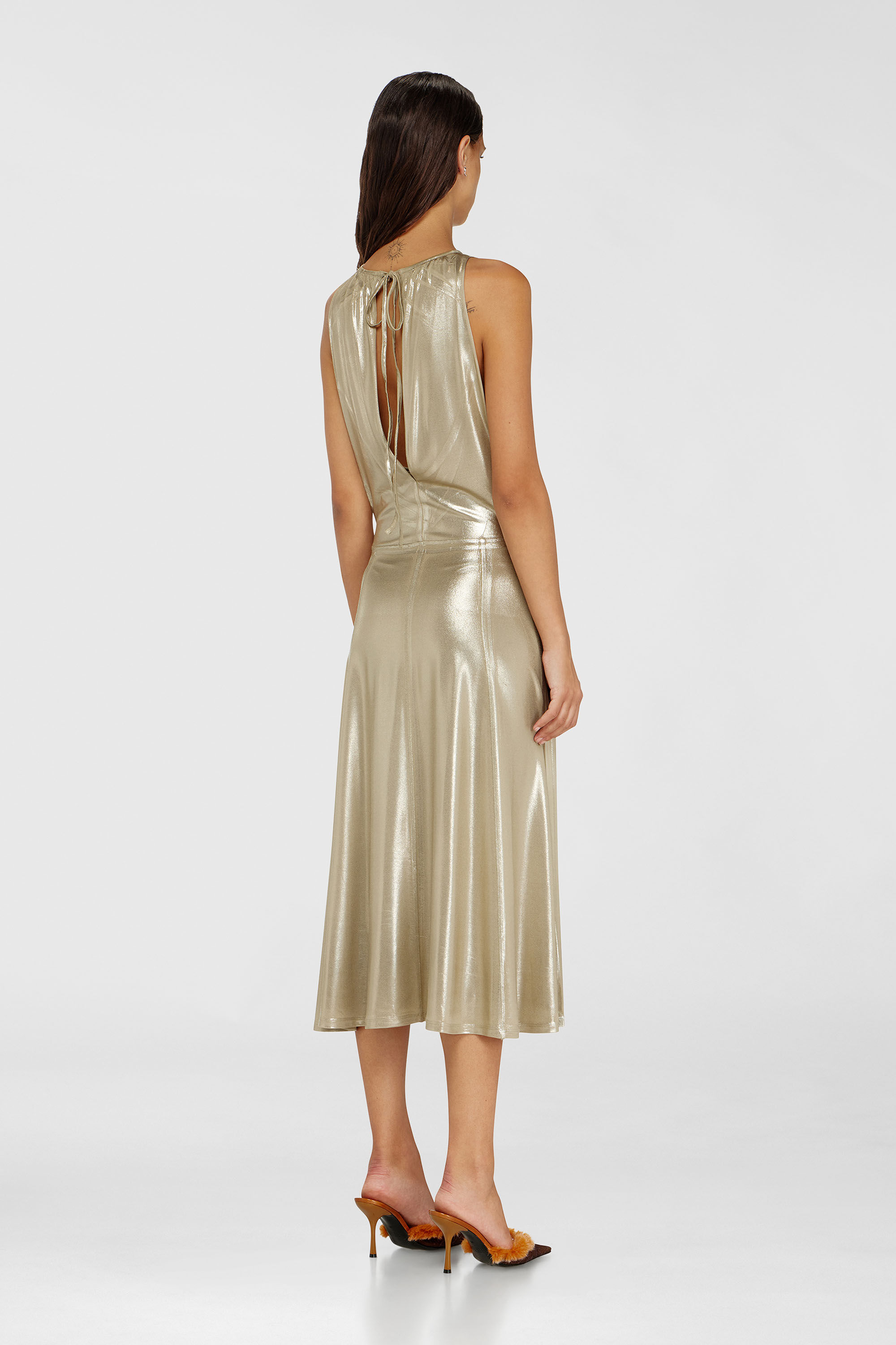 Diesel - D-DYVYNY, Damen Flie&szlig;endes Metallic-Midikleid mit offenem R&uuml;cken in Gold - 4