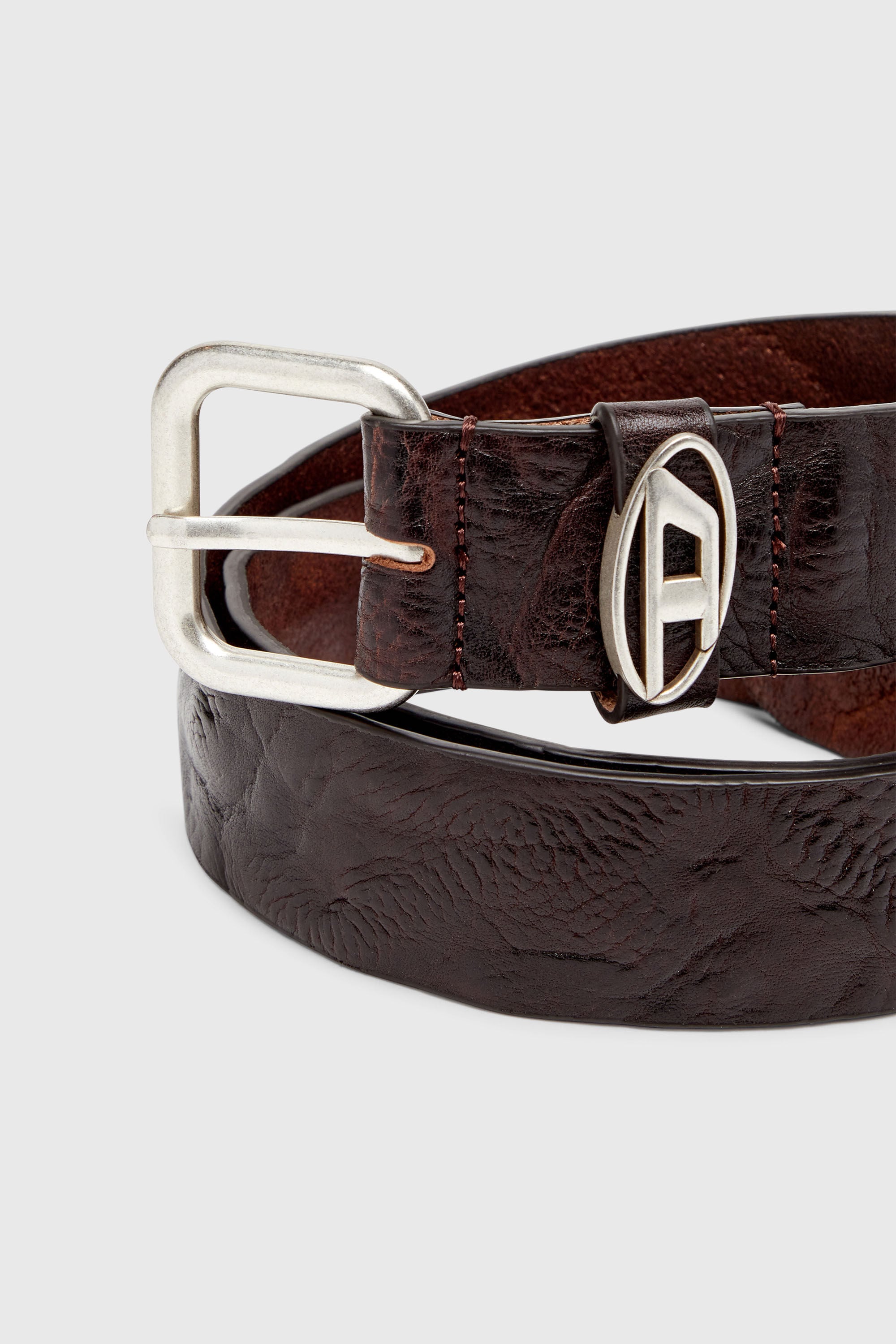 Diesel - B-1DR OVAL D LOOP, Unisex 3.9cm G&uuml;rtel aus Knitter-Leder mit Logo-Plakette in Dunkelbraun - 3