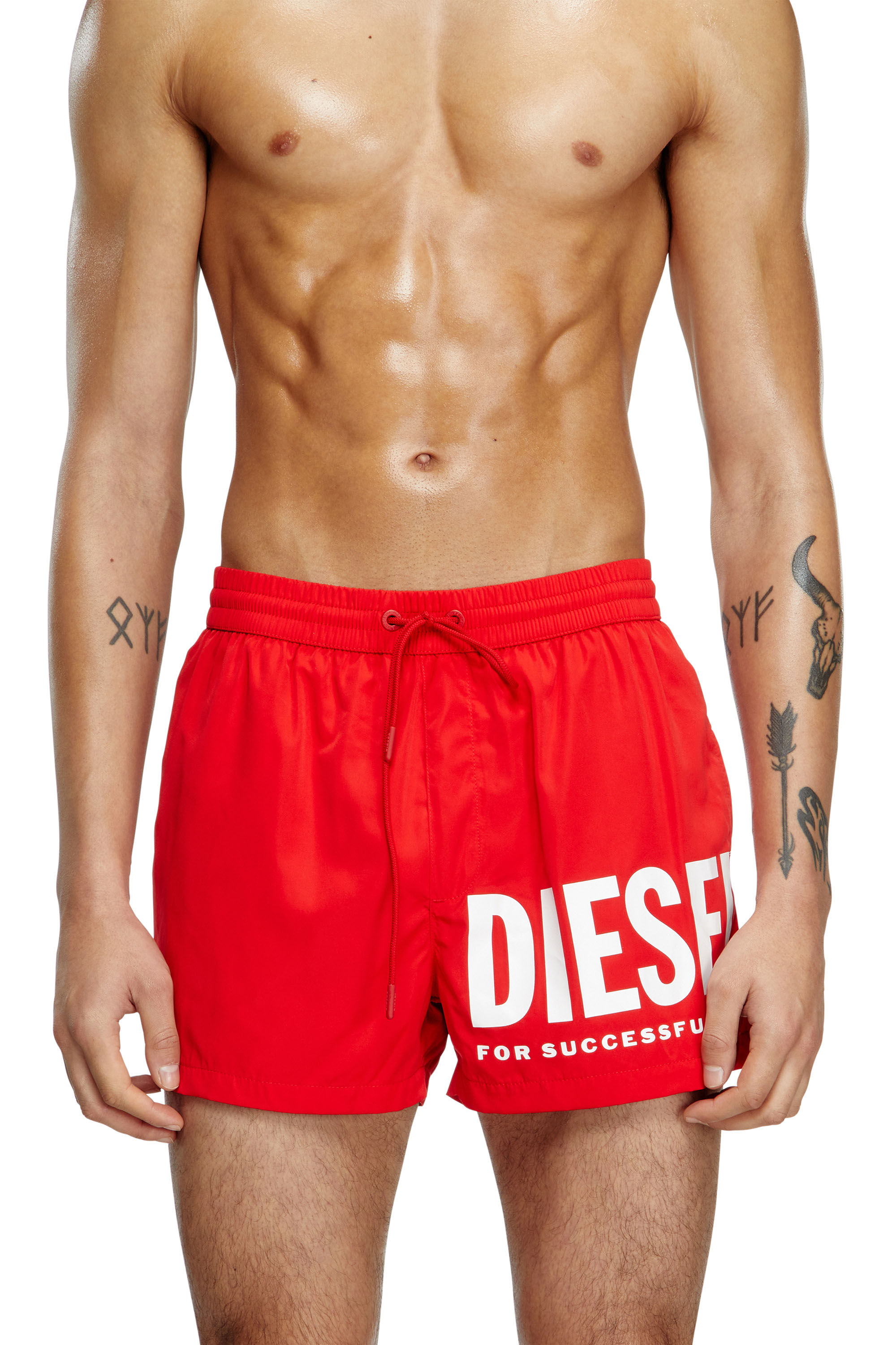 Diesel - MARIO-34-D-CORE, Herren Badeshorts mit Logo-Print in Rot/Weiss - 1