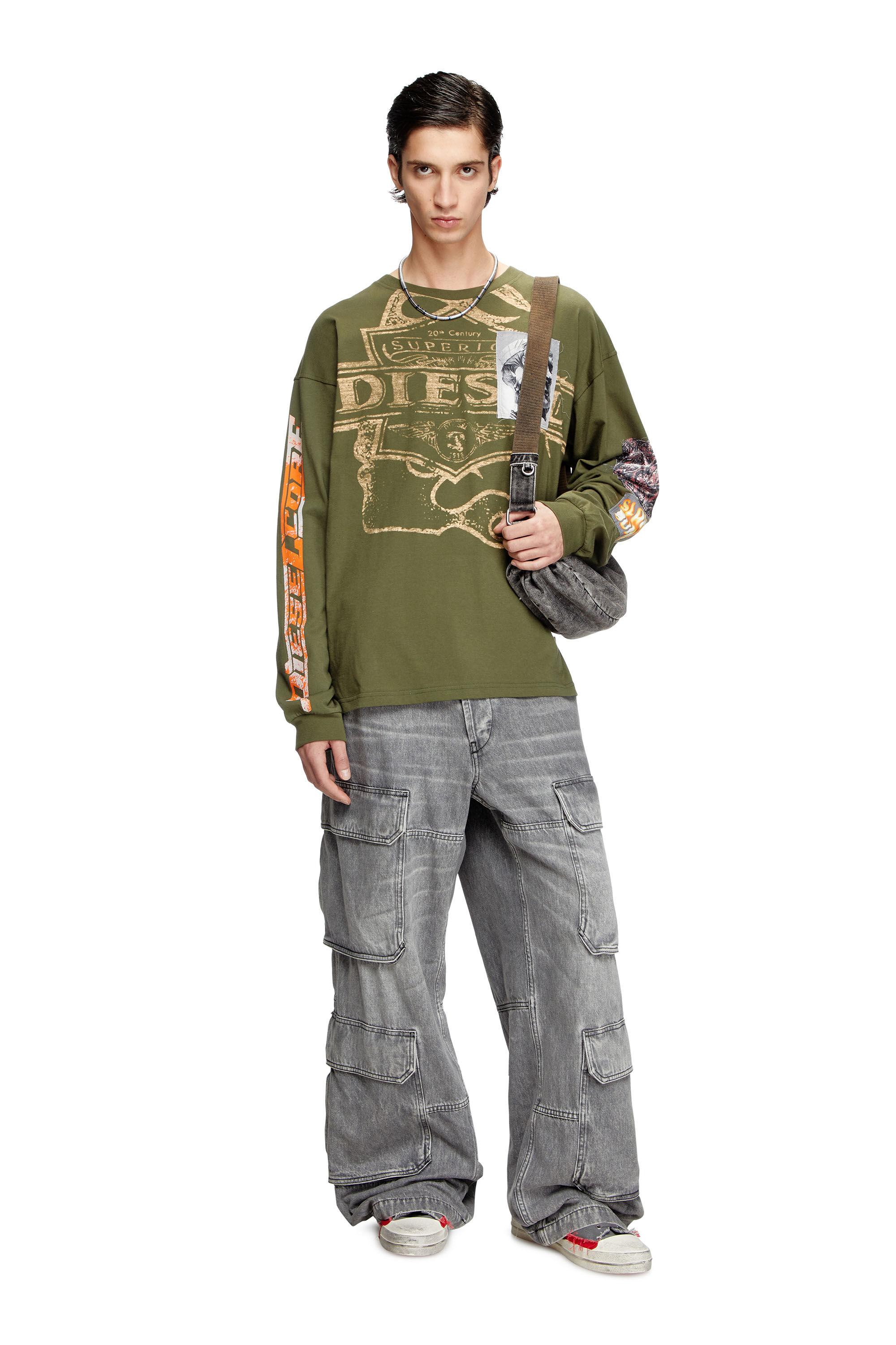 Diesel - T-BOXT-LS-SLITS-R5, Herren Langarm-T-Shirt mit grafischen Patches in Armeegrün - 1