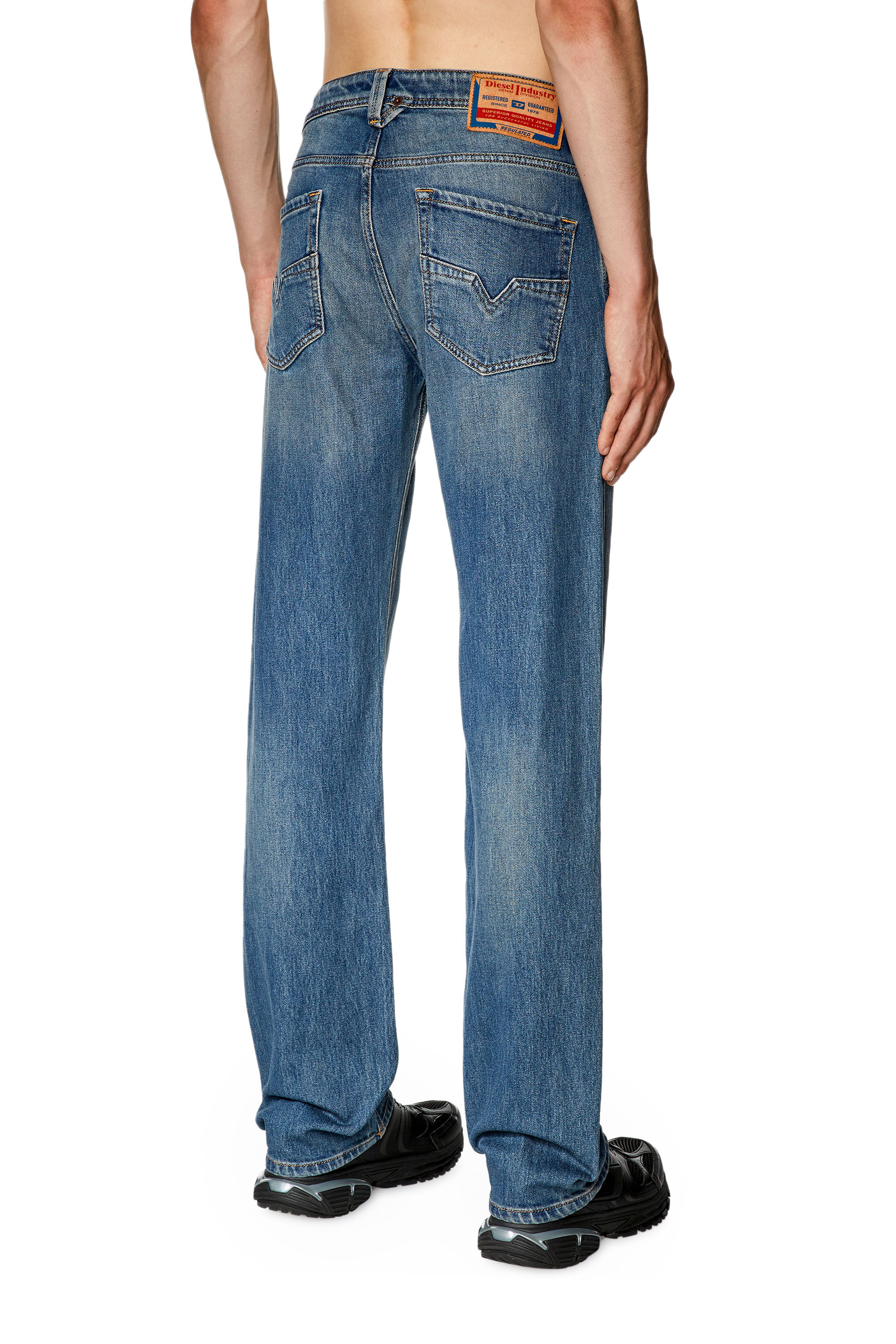 Diesel - Straight Jeans 1985 Larkee 09F88, Mittelblau - Image 4