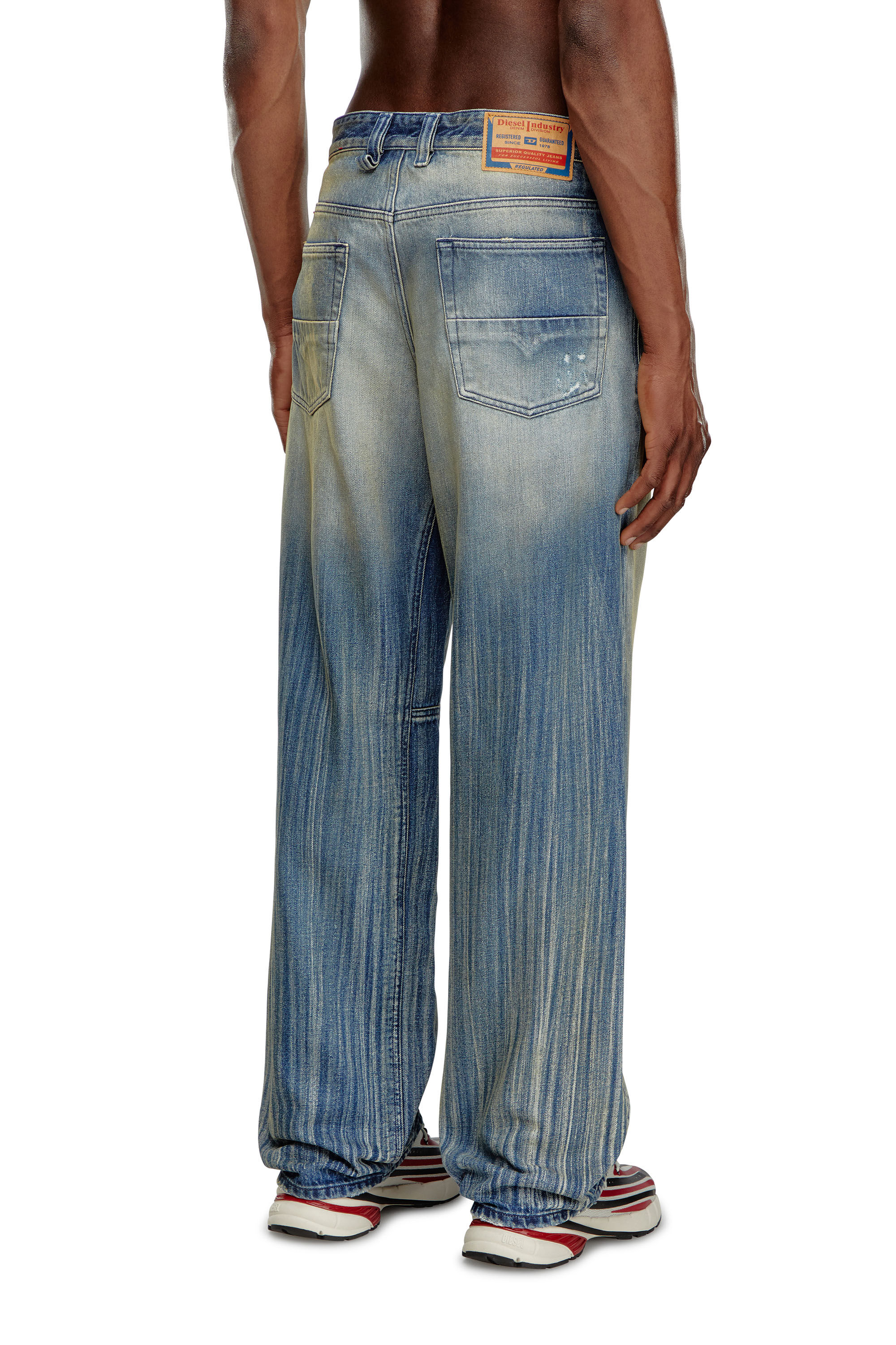 Diesel - Herren Straight Jeans 2001 D-Macro 09I97, Mittelblau - Image 4