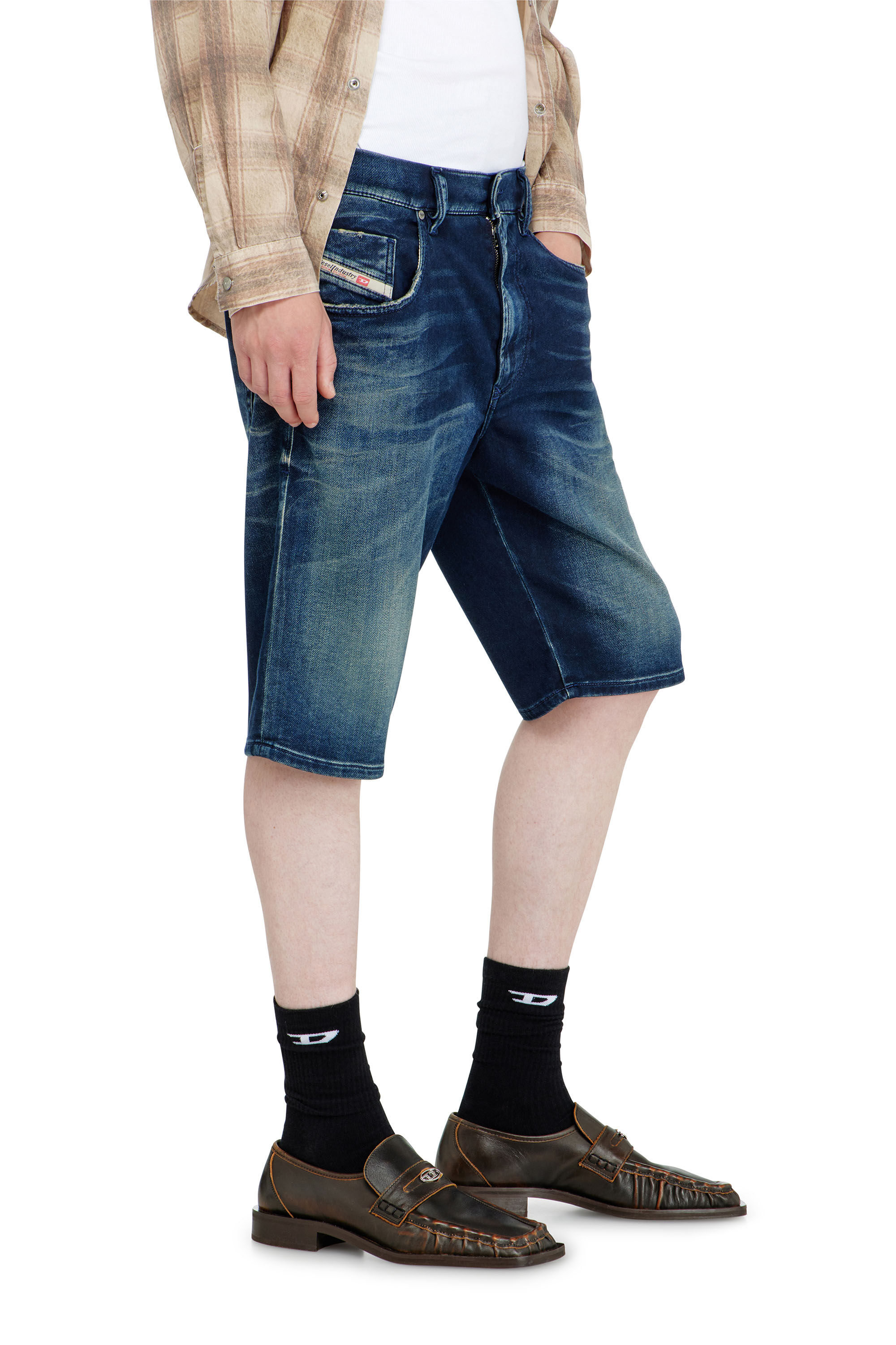Diesel - 2033 D-KROOLEY-SHORT-BW JOGG, Herren Chino shorts aus shaded JoggJeans in Dunkelblau - 5