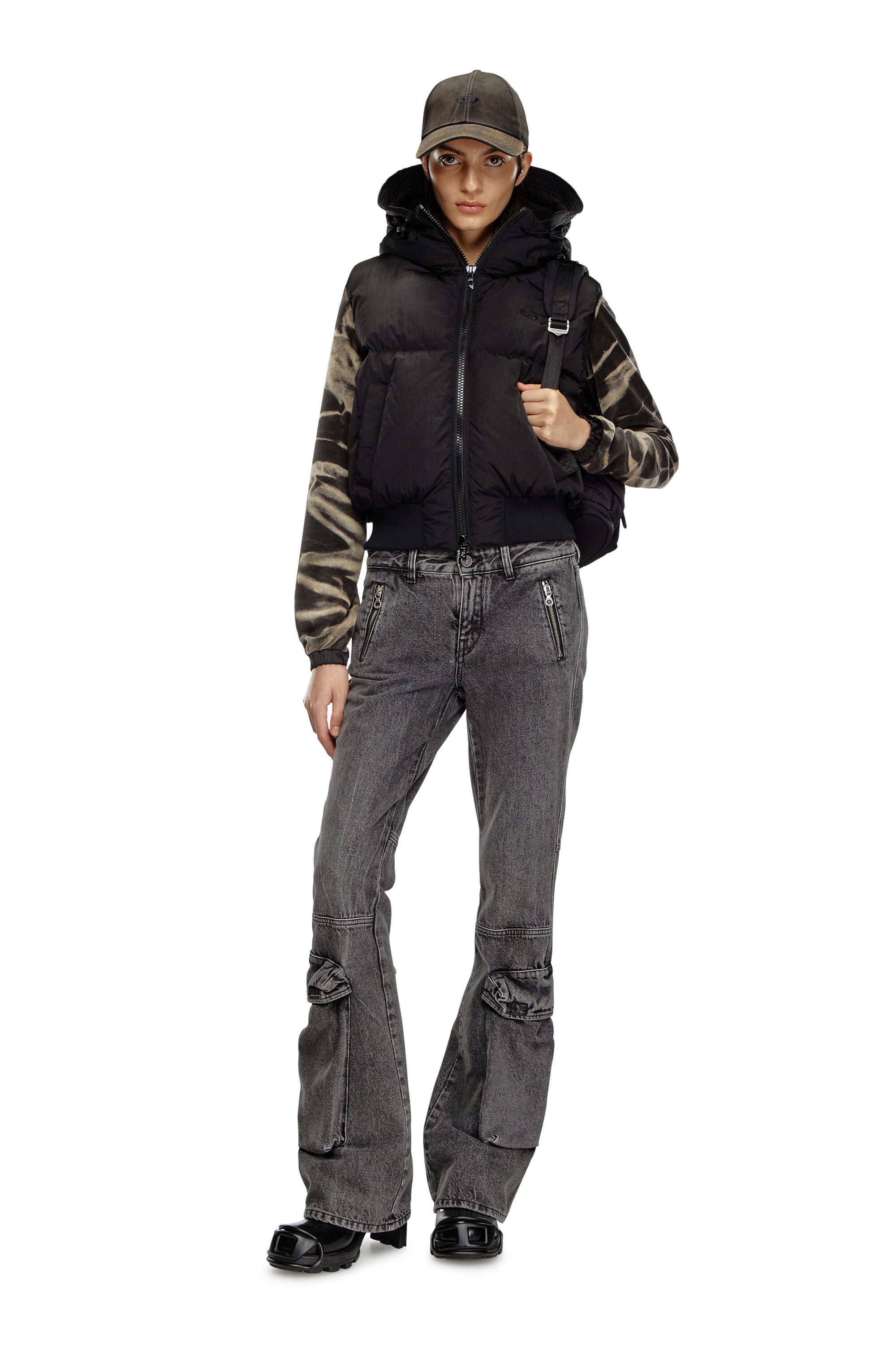 Diesel - W-PEYT-SSL-NEW-P1, Damen Daunenweste mit Kapuze aus Nylon in Knitter-Optik in Schwarz - 1