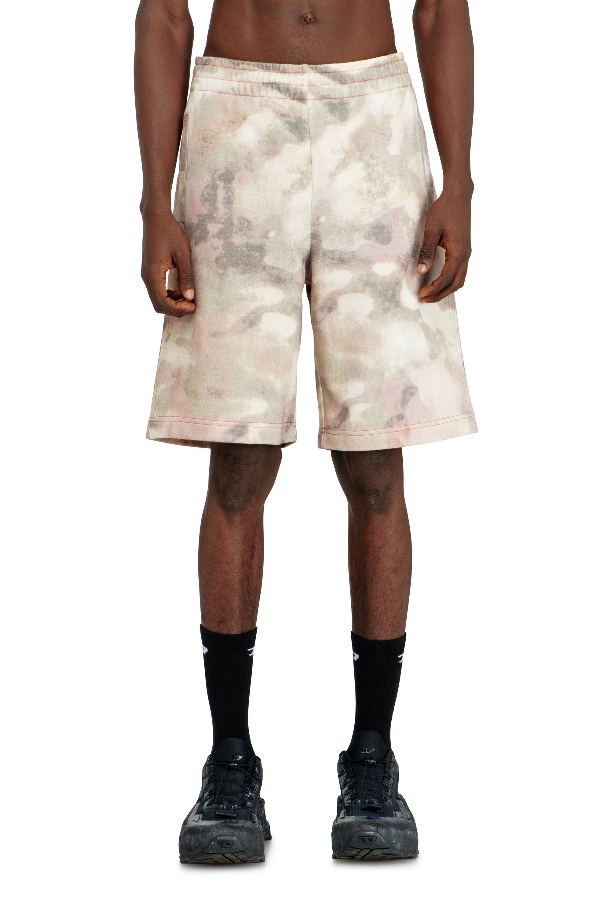 Diesel - P-CRONE-V1, Herren Sweatshorts mit digitalem Camouflage-Print in Beige/Braun - 3
