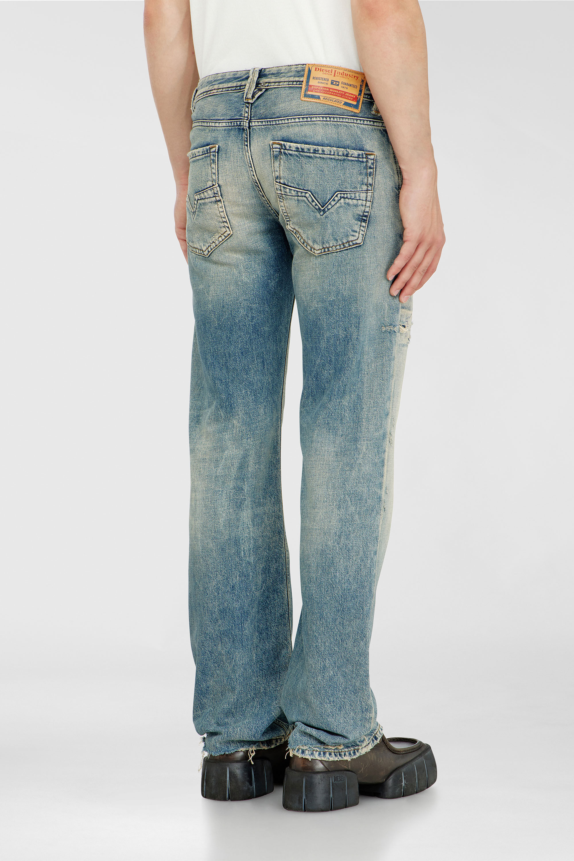 Diesel - Herren Regular Jeans 1985 Larkee 09P62, Mittelblau - 5