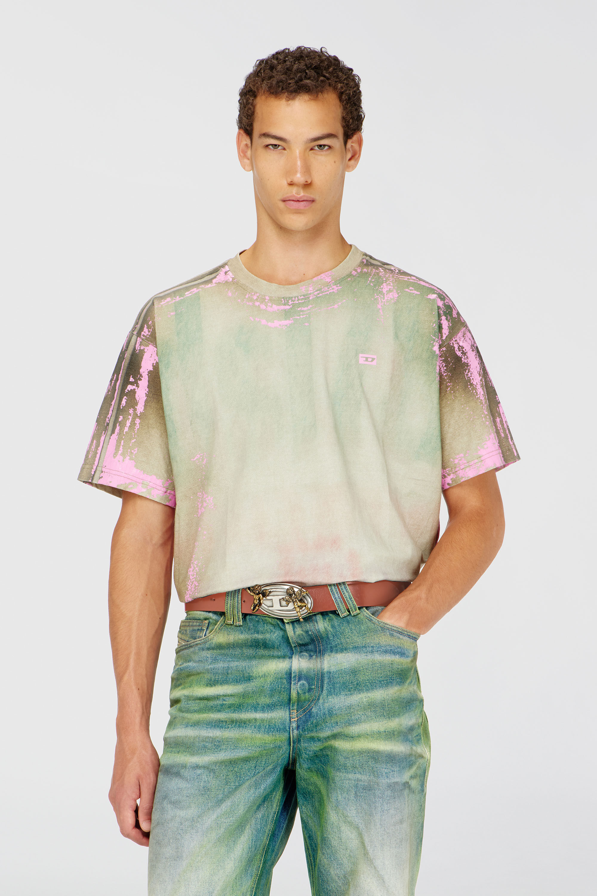 Diesel - T-FILMY-SHO, Herren T-Shirt aus Jersey mit Leder-Crack-Effekt in Rosa/Gr&uuml;n - 3