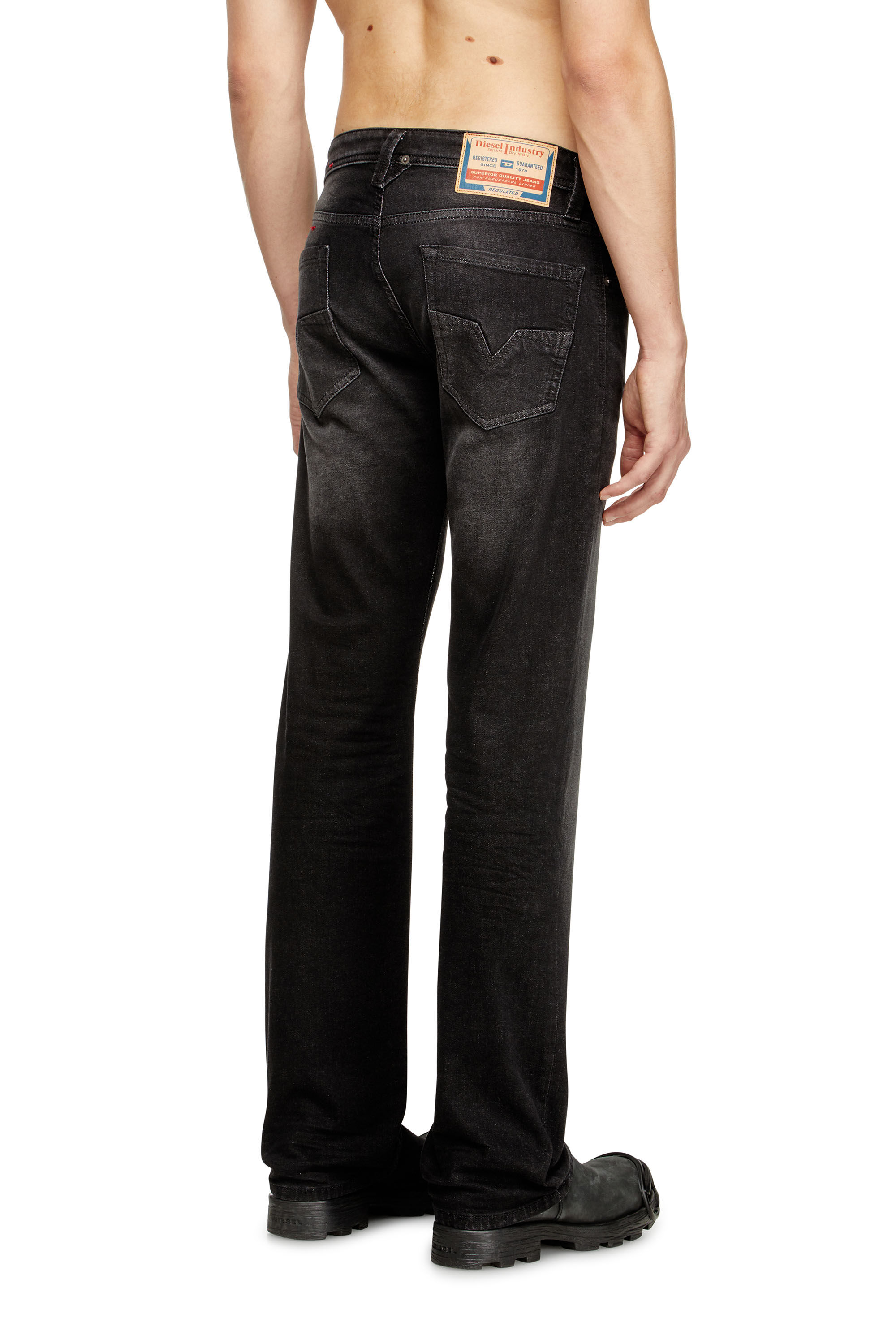 Diesel - Herren Regular Jeans 1985 Larkee 0DBDT, Schwarz/Dunkelgrau - 4