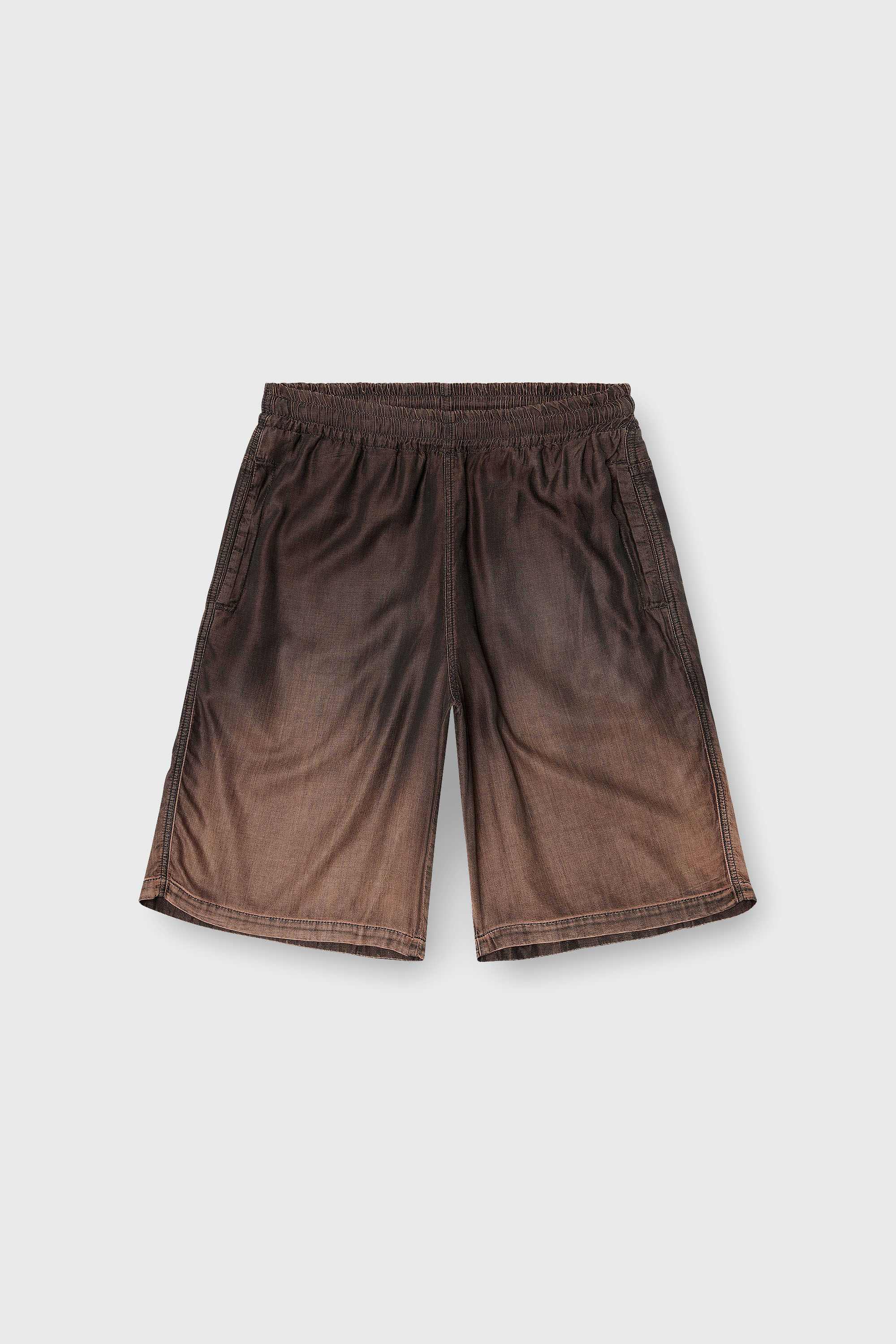 Diesel - D-RODER-SHORT-S, Unisex Lockere Bermudashorts aus flie&szlig;endem, beschichtetem Denim in Braun - 2
