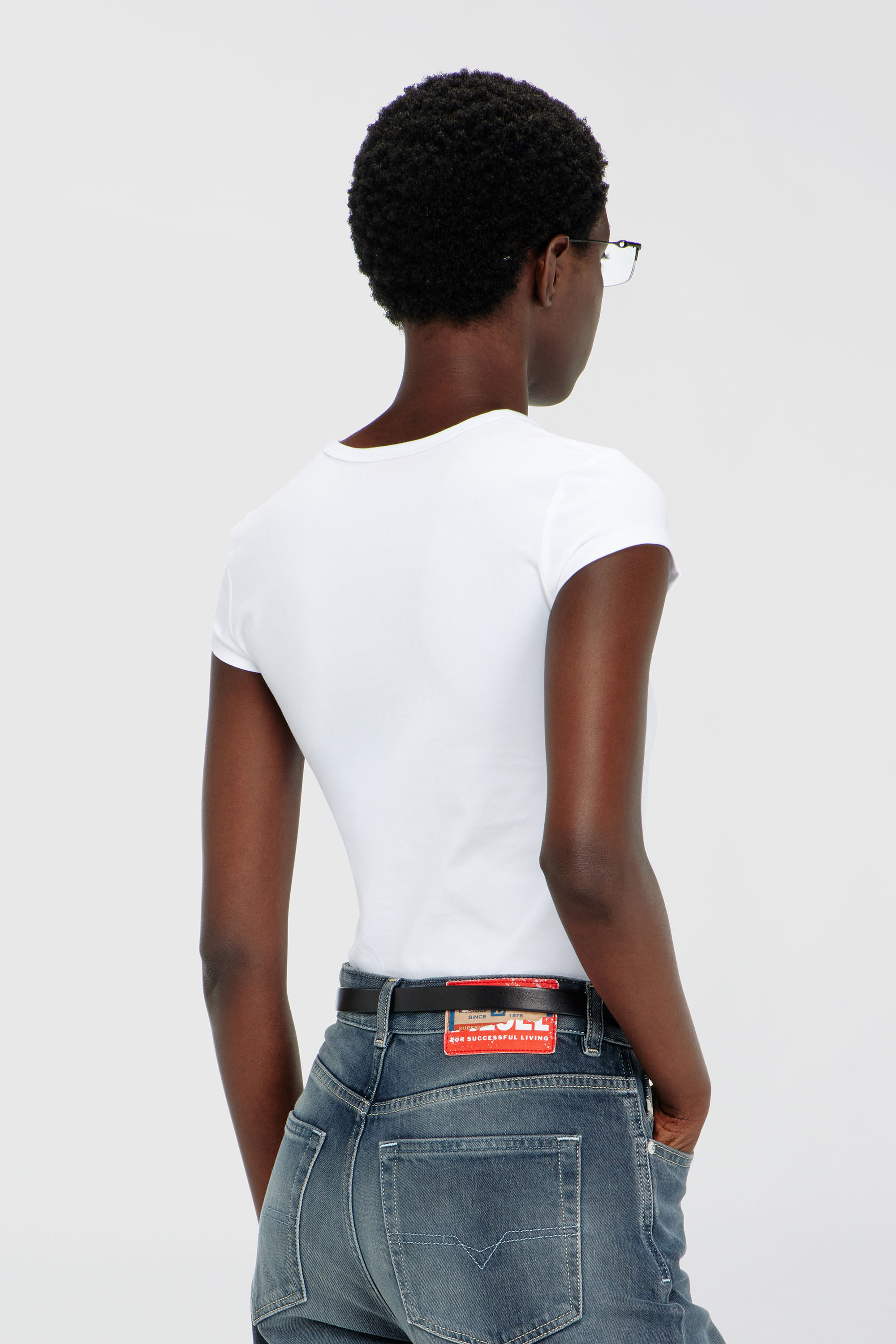 Diesel - T-ANGIE-OD, Damen T-Shirt mit ausgeschnittenem, besticktem Logo in Wei&szlig; - 4