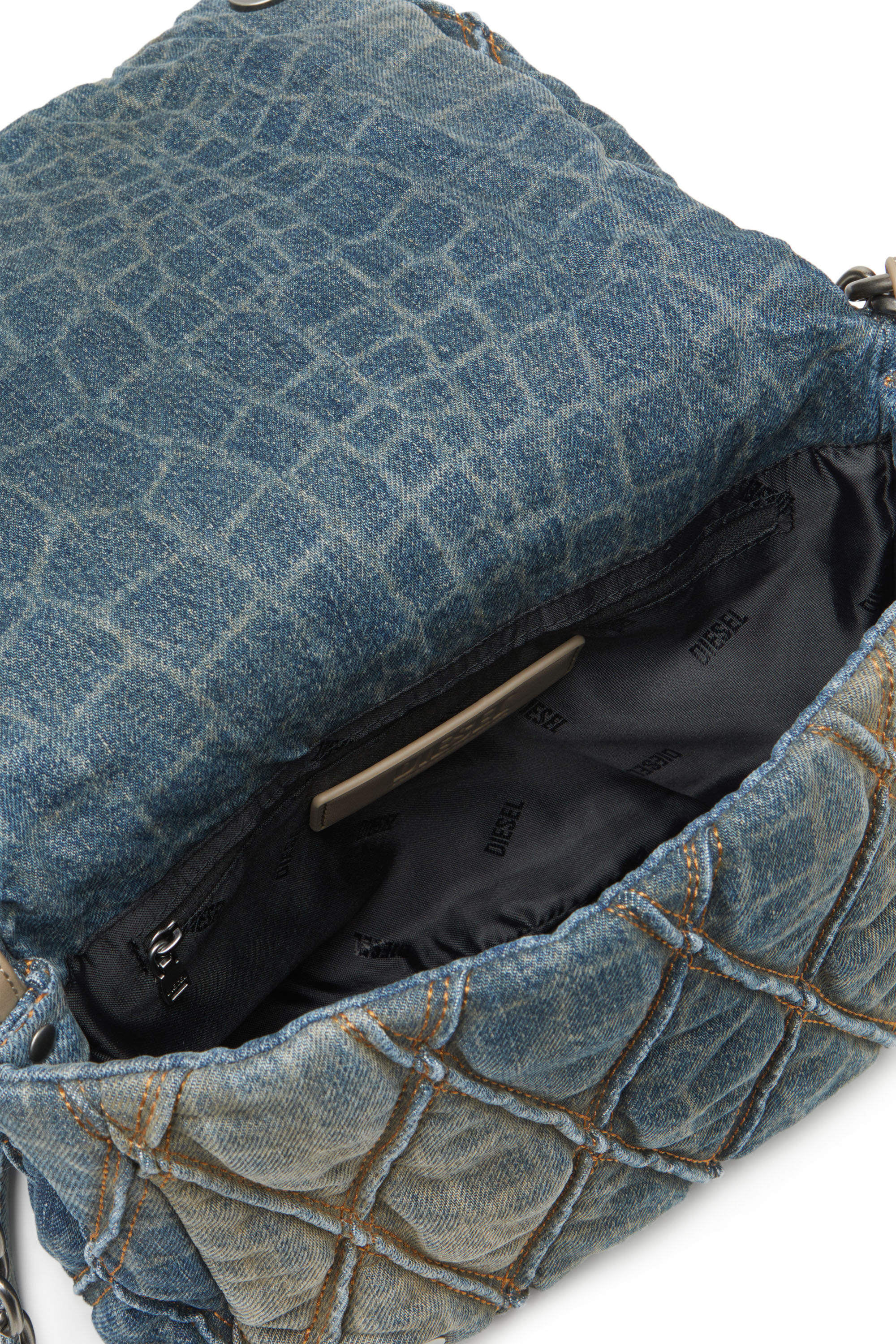 Diesel - CNY CHARM-D SHOULDER M, Damen Schultertasche aus gestepptem Denim mit Schlangen-Print in Blau - 5