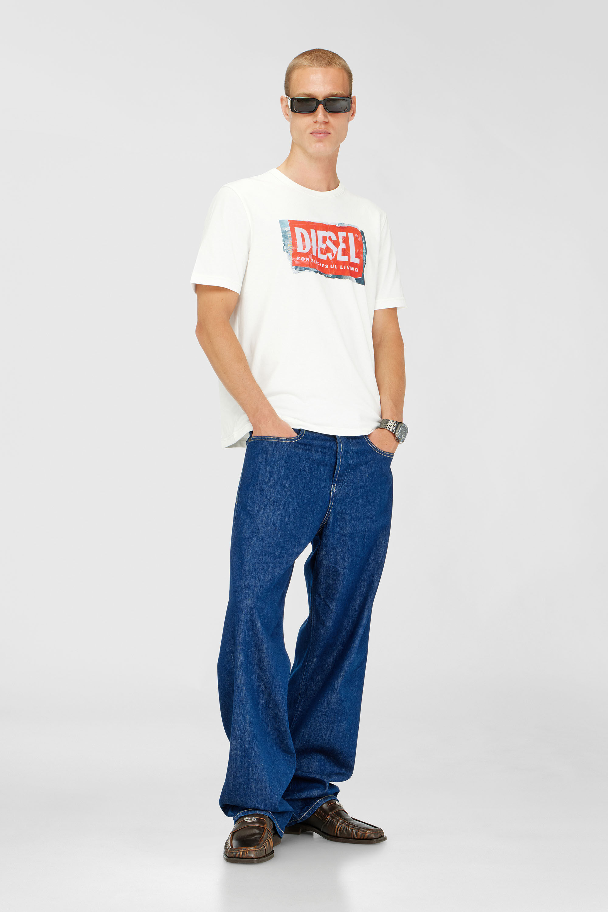 Diesel - T-ADJUST-Q6, Herren T-Shirt mit Logo in Knitter-Optik in Wei&szlig; - 1
