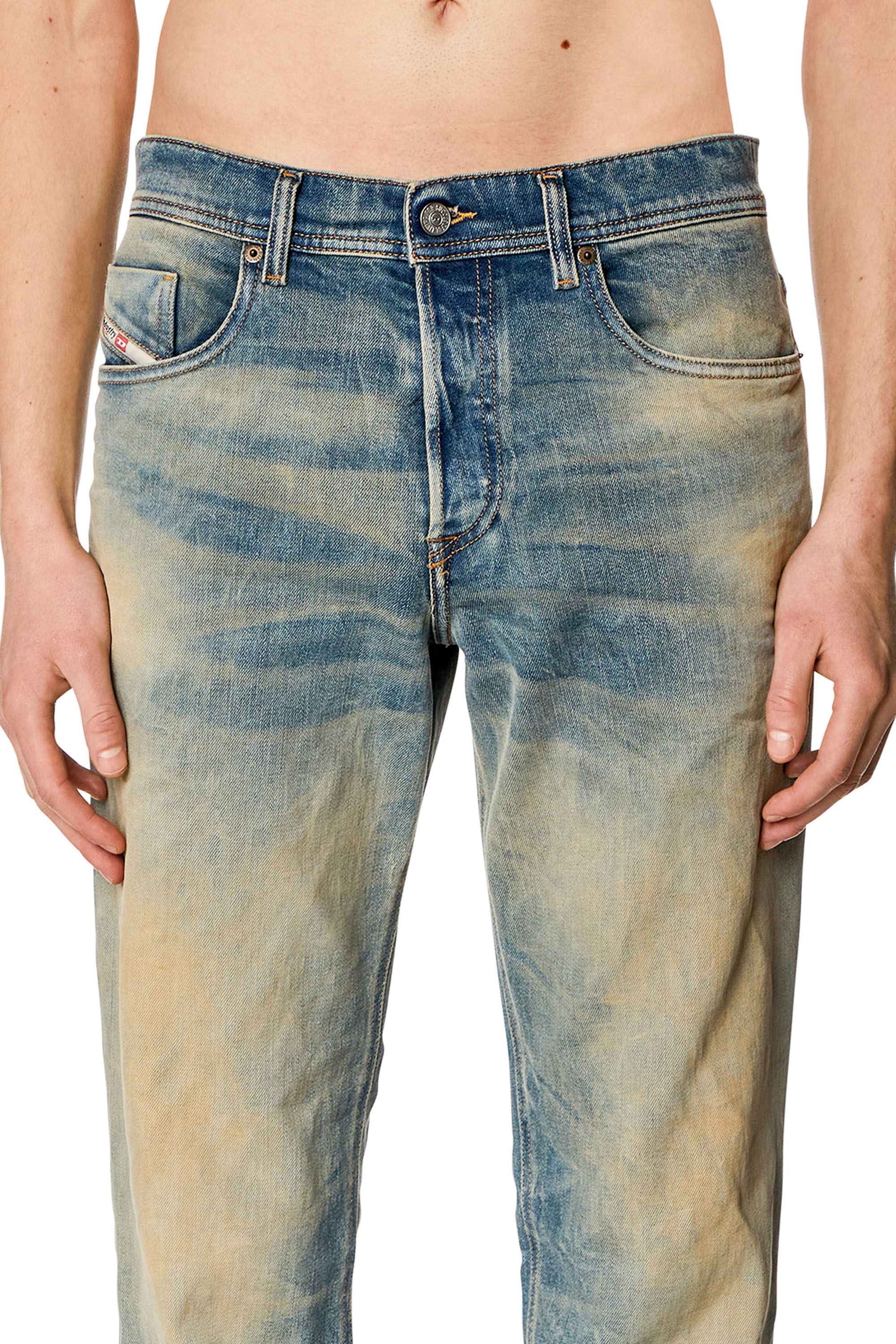 Diesel - Tapered Jeans 2023 D-Finitive 09H78, Mittelblau - Image 5