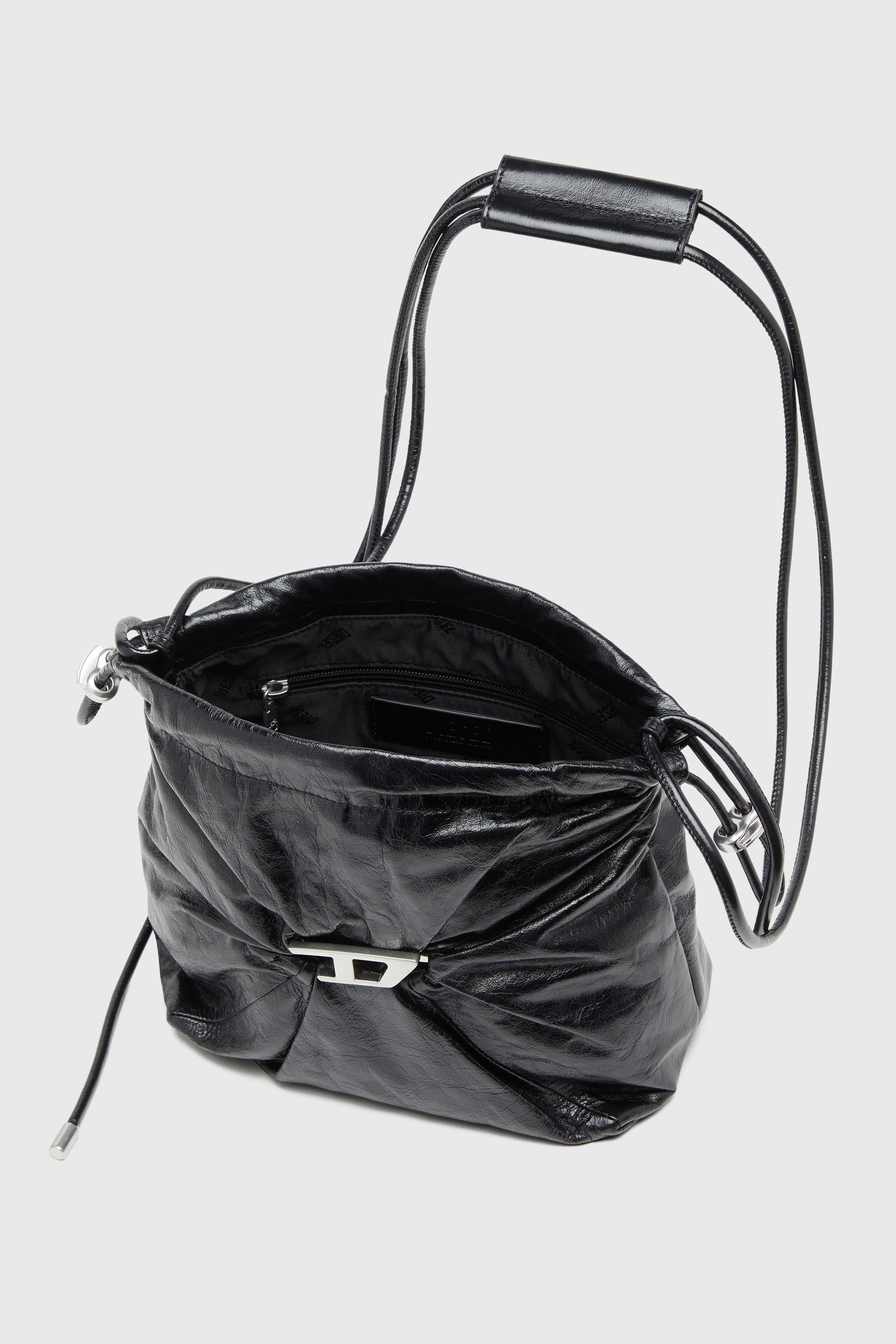 Diesel - SCRUNCH-D BUCKET, Damen Scrunch-D-Beuteltasche aus gl&auml;nzendem zerknittertem Leder in Schwarz - 4