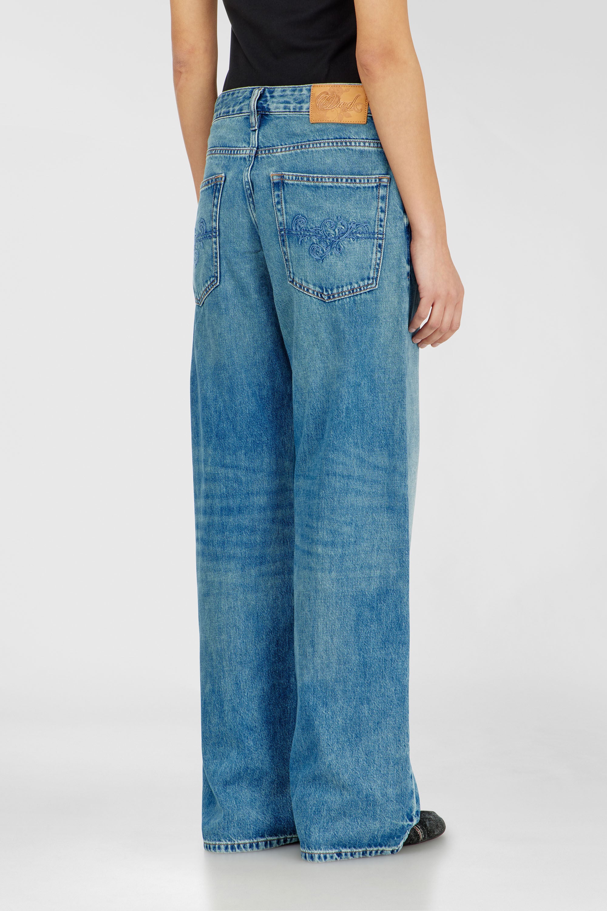 Diesel - Damen Relaxed Jeans 1990 D-Waigee 0TJDI, Mittelblau - 5