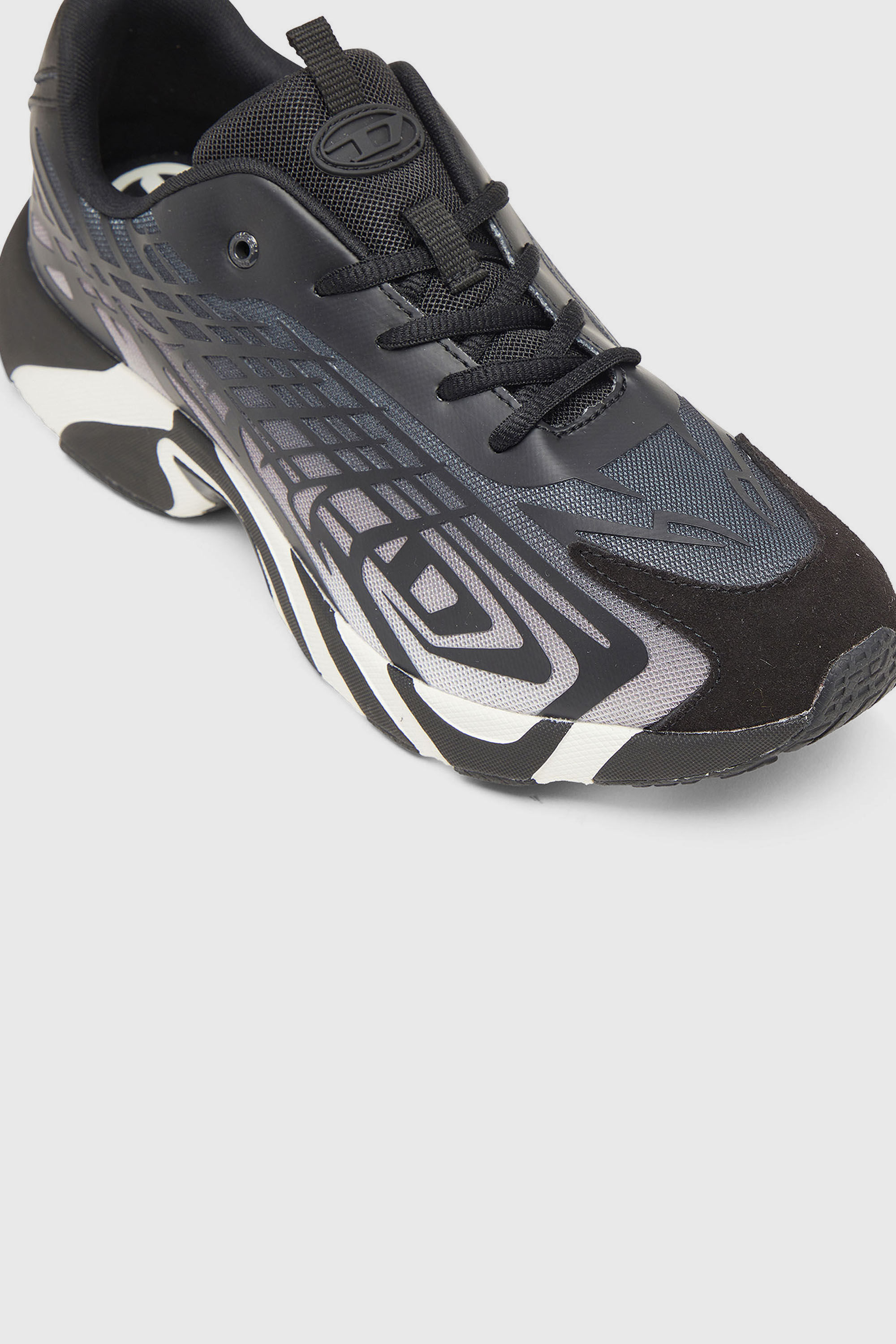 Diesel - S-D-VIT'S 500 LOW, Herren D-Vit-Sneaker aus gestreiftem D&eacute;grad&eacute;-Mesh in Schwarz/Wei&szlig; - 6