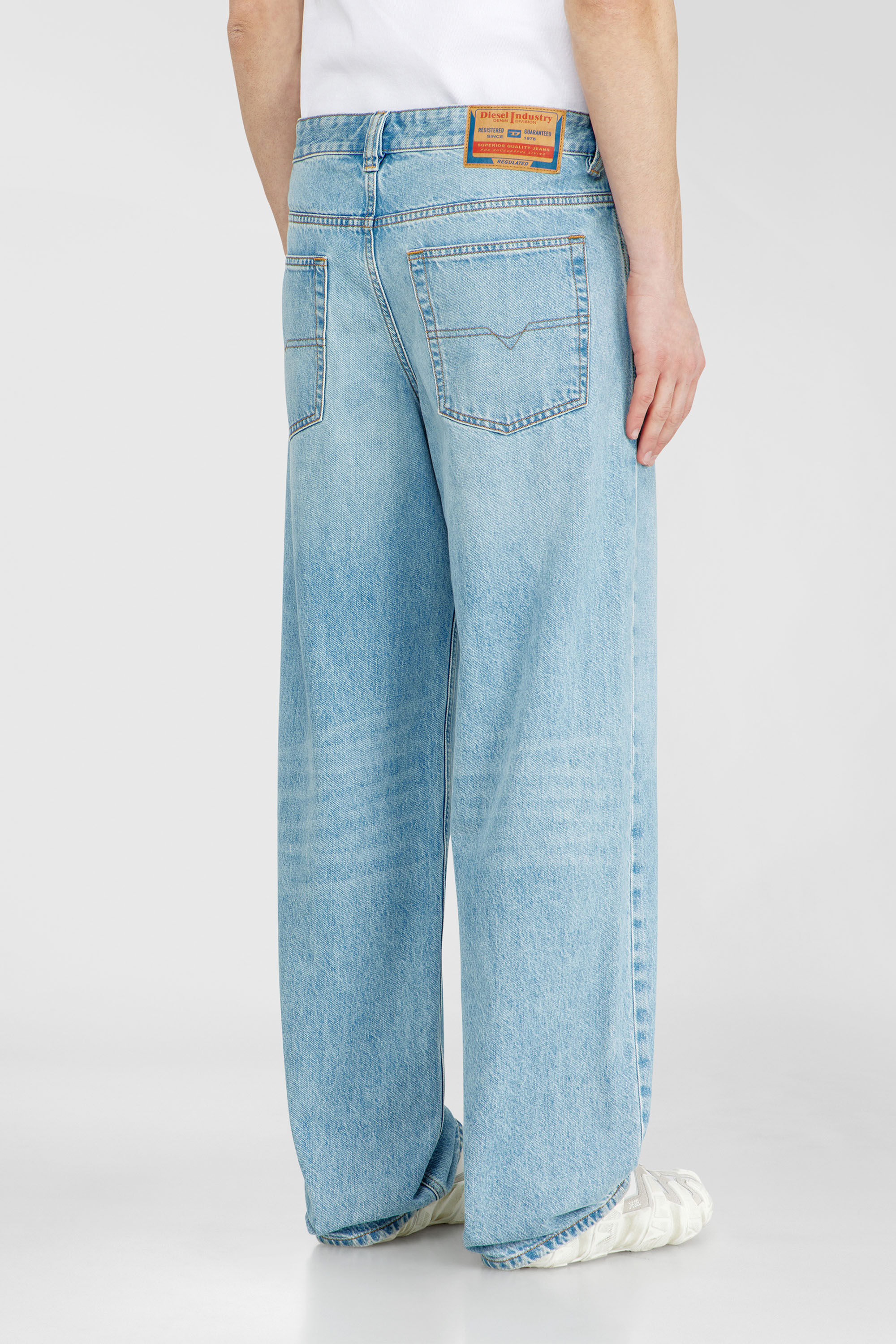 Diesel - Herren Relaxed Jeans 2001 D-Macro 09I29, Hellblau - 5