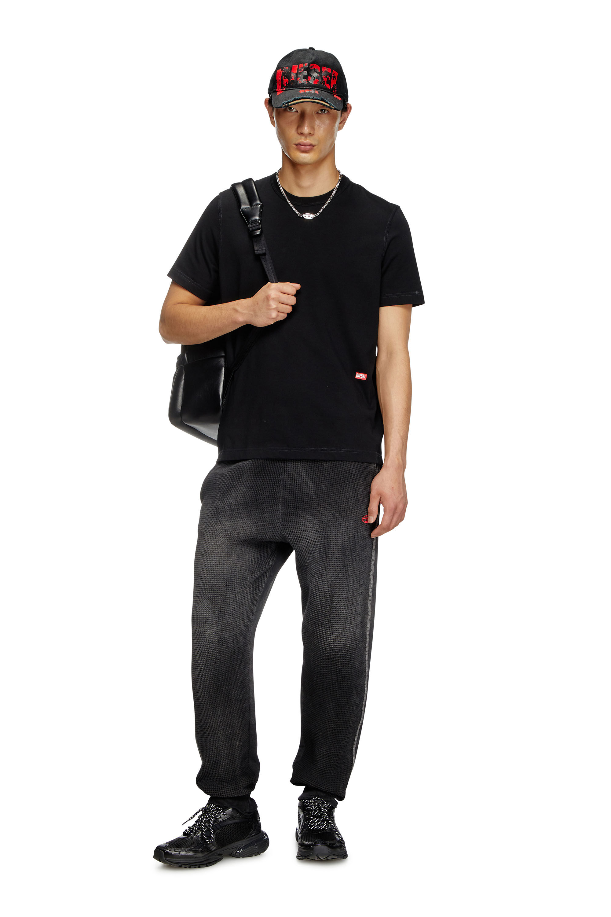Diesel - T-ADJUST-SLITS-R13, Herren T-Shirt mit Runway-Set-Print in Schwarz - 1