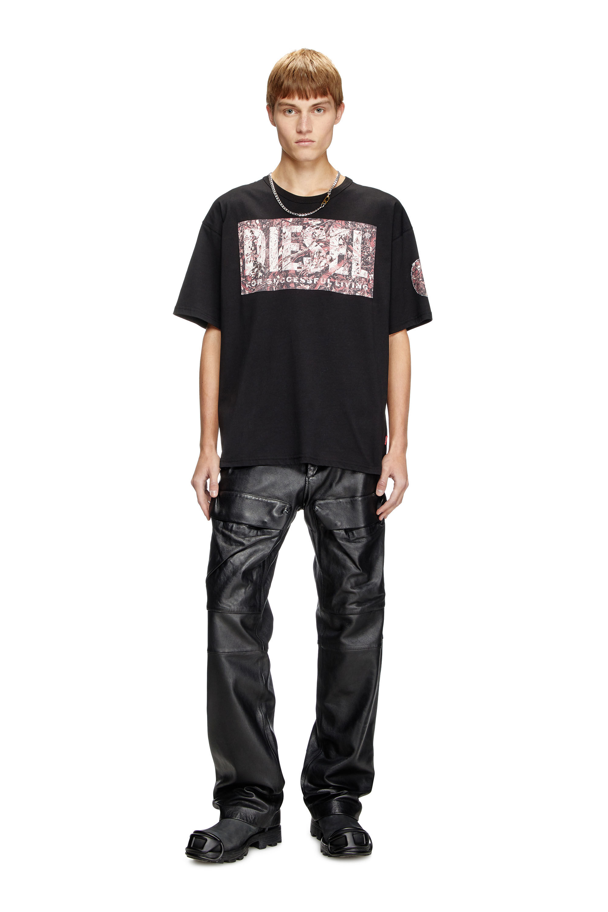 Diesel - T-BOXT-R22, Herren T-Shirt mit großem Gabardine-Patch-Logo in Schwarz - 1