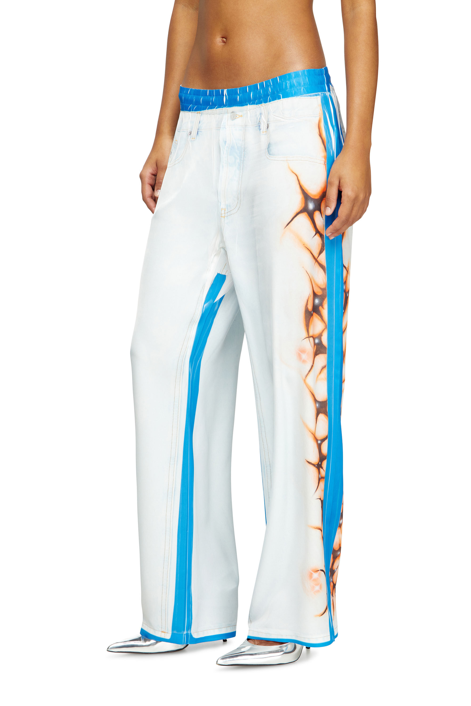 Diesel - P-AFTER-GRAFFITI-JAP, Unisex Hose im relaxed Fit mit Graffiti-Print in Blau/Weiss - 5