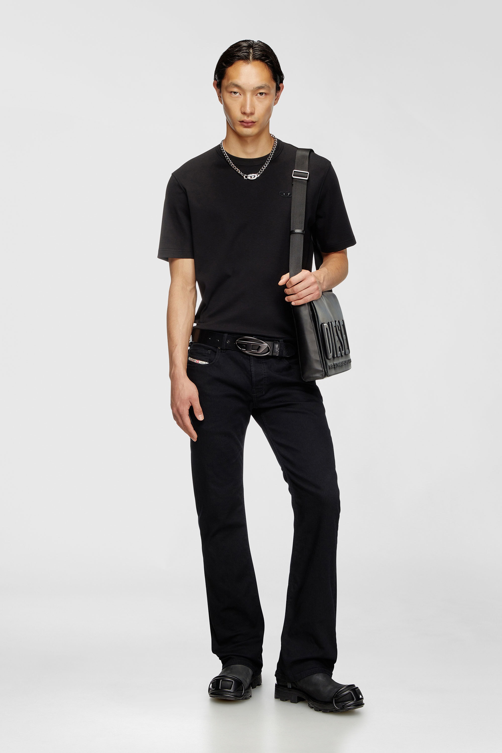 Diesel - T-ADJUST-SLITS-R17, Herren T-Shirt mit farblich abgestimmter Logo-Stickerei in Schwarz - 1