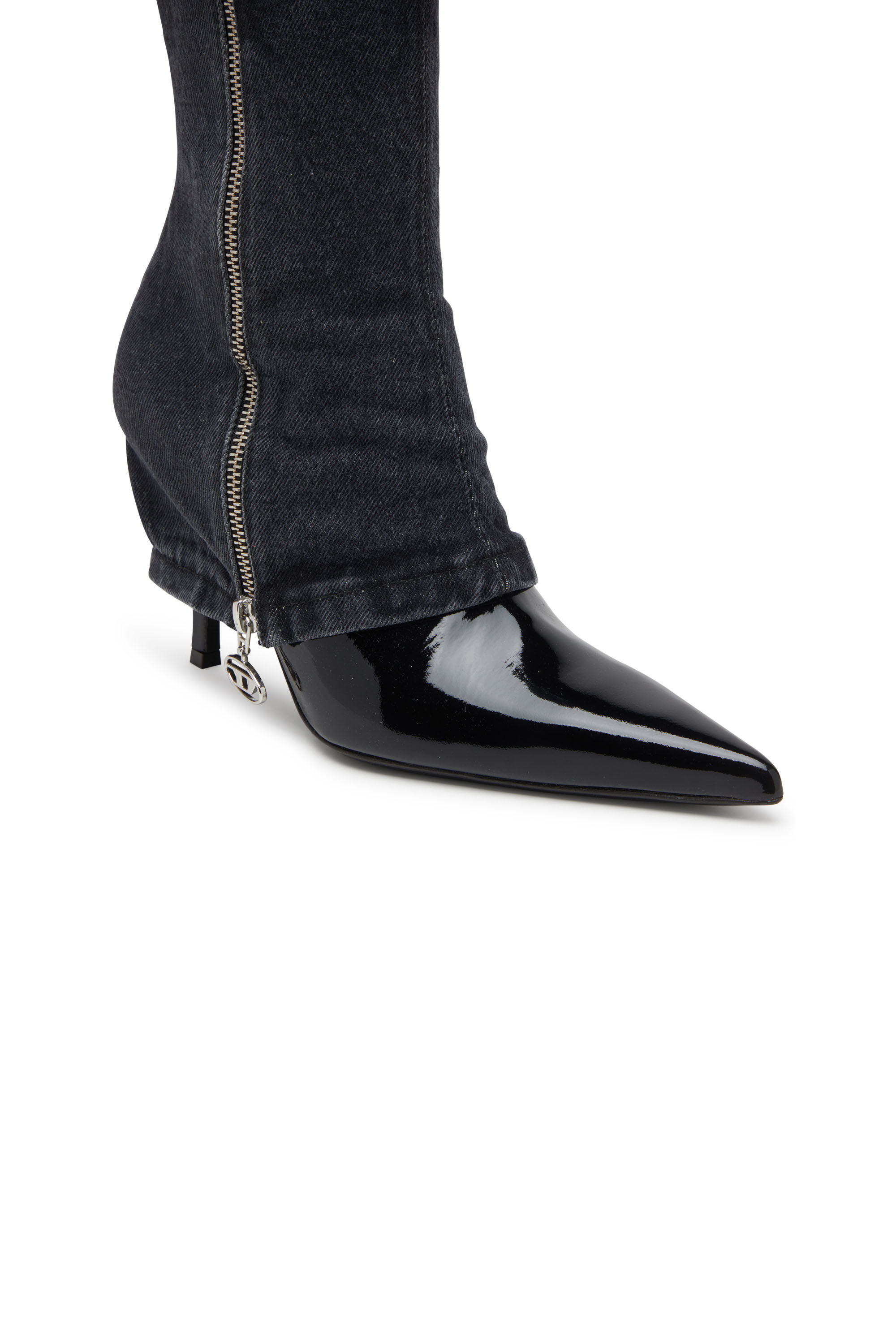 Diesel - D-VENUS TWISTED BOOT, Damen D-Venus-Stiletto-Kniestiefel mit Jeans-Trompe l'œil in Schwarz - 4