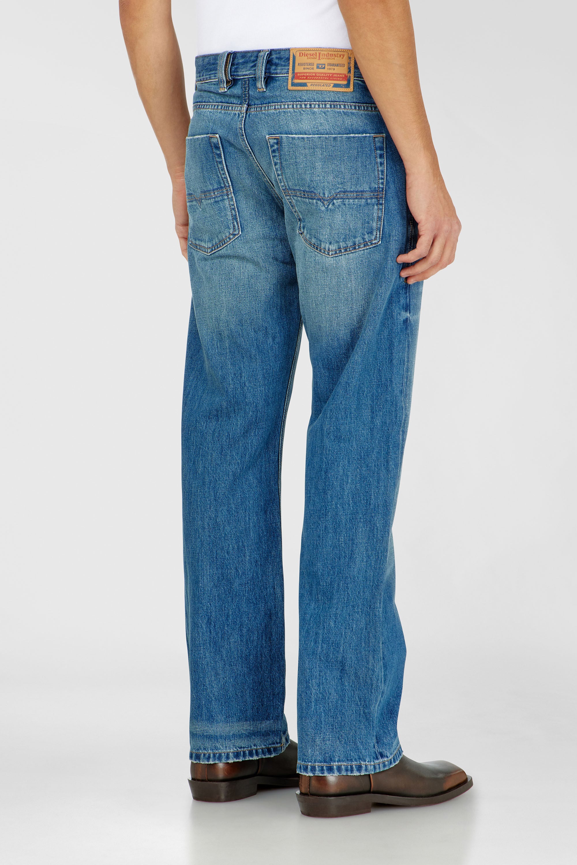 Diesel - Herren Relaxed Jeans 1980 D-Eeper 0DLDC, Mittelblau - 5