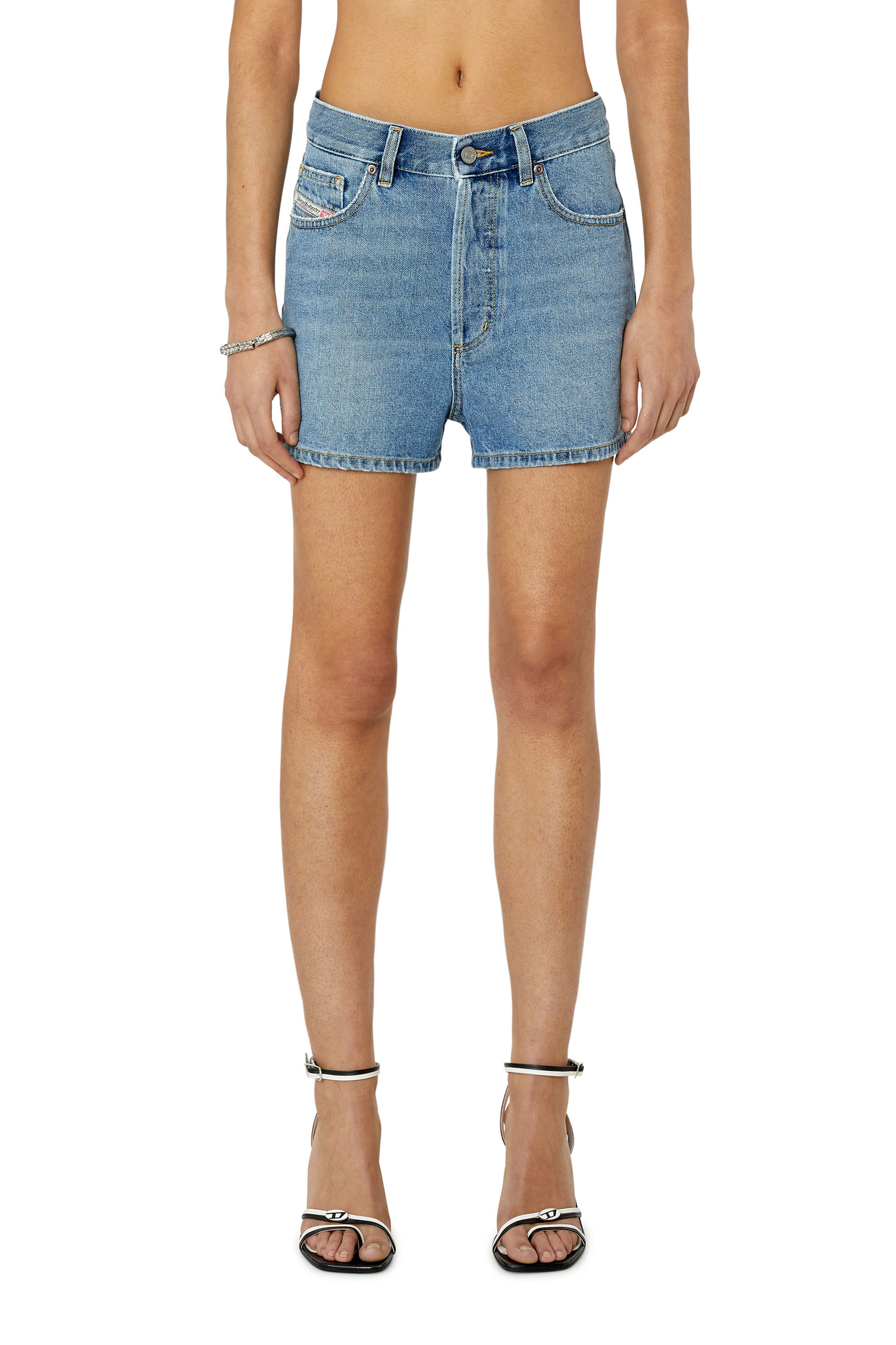 Diesel - D-GER, Damen Shorts aus Denim in Hellblau - 3
