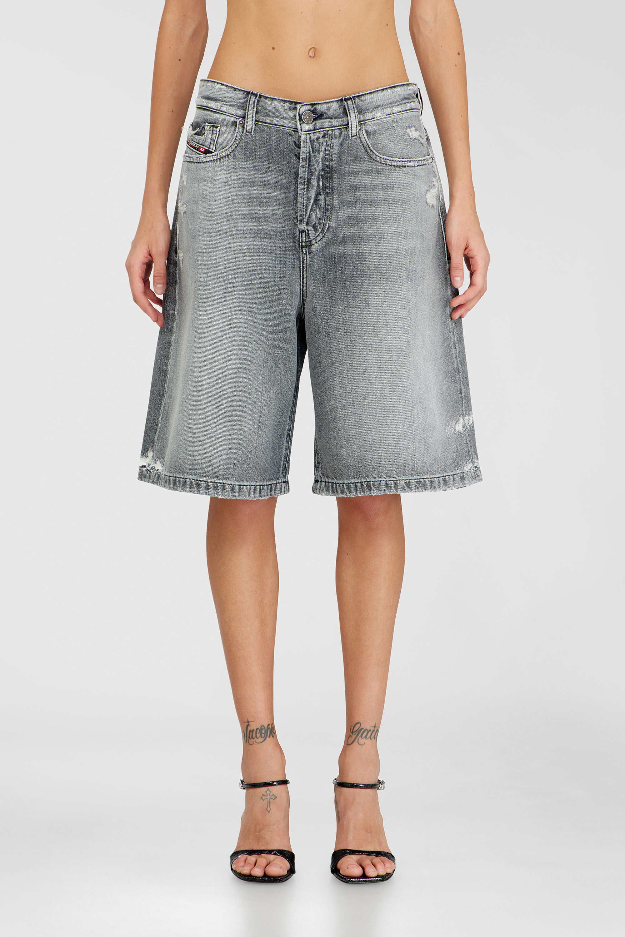 Diesel - DE-SIRE-SHORT, Damen Jeansshorts mit ausgefransten S&auml;umen in Grau - 3