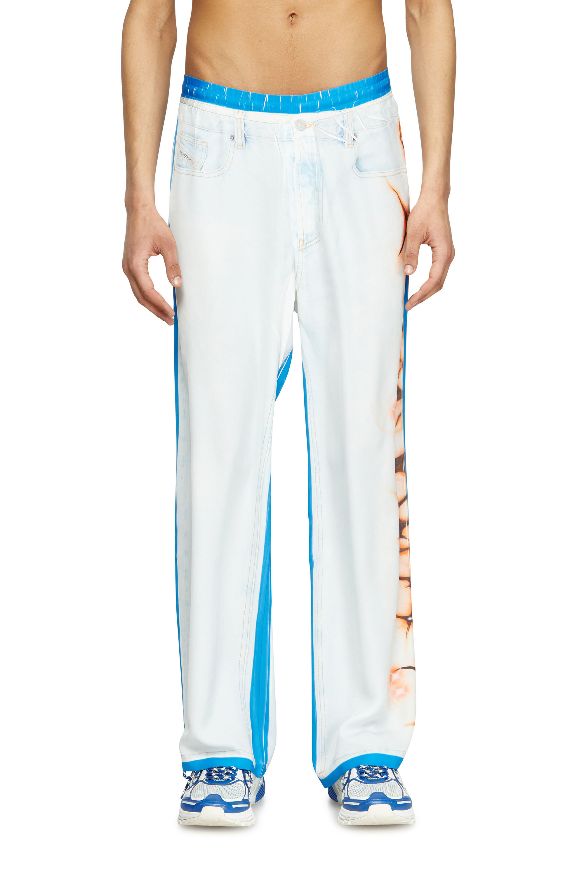 Diesel - P-AFTER-GRAFFITI-JAP, Unisex Hose im relaxed Fit mit Graffiti-Print in Blau/Weiss - 3
