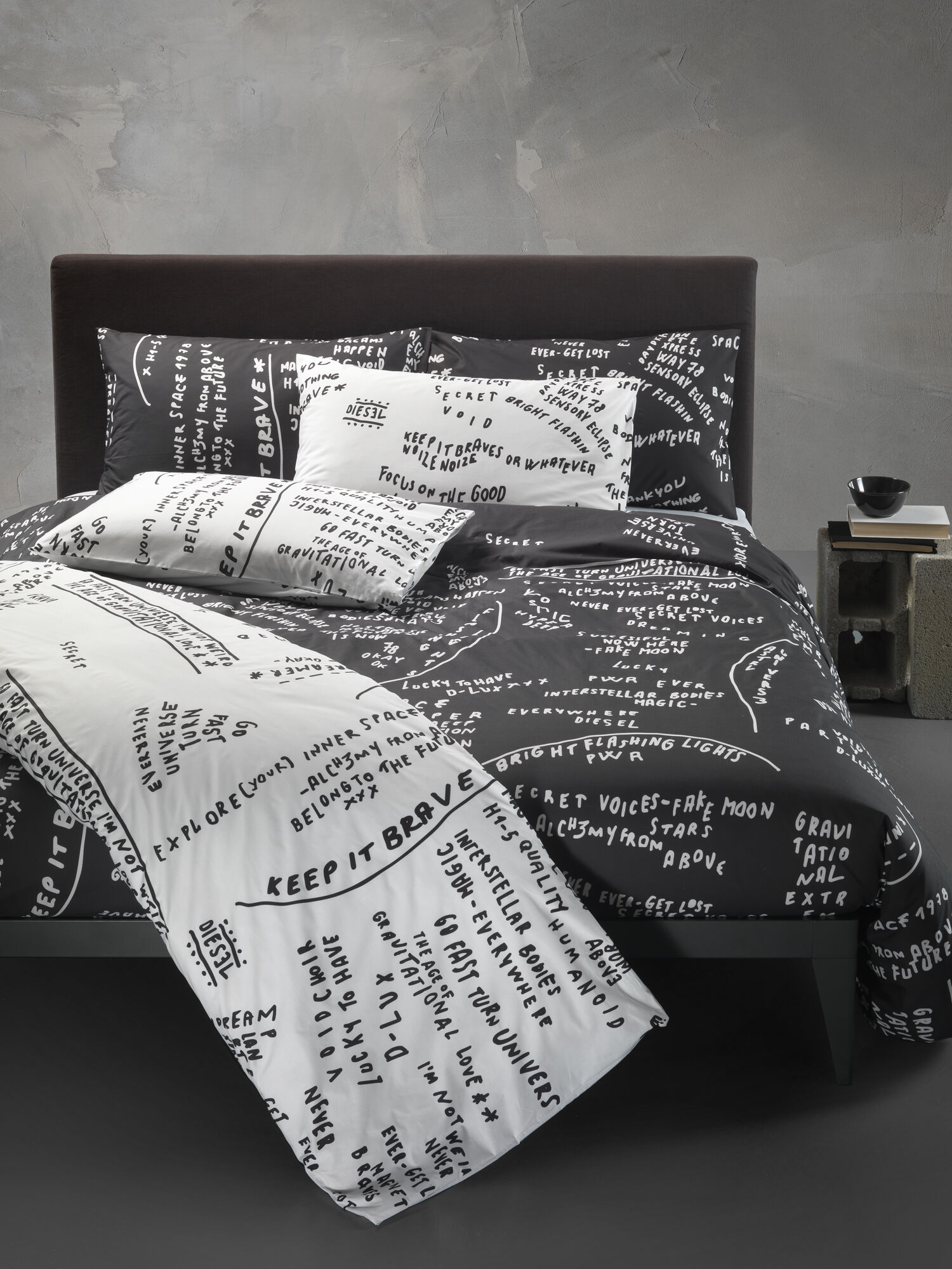 Diesel - 2004011 PCPP SCRIBBLES  255X255 PR001, Unisex Bettbezug-Set SCRIBBLES in Schwarz/Weiss - 3
