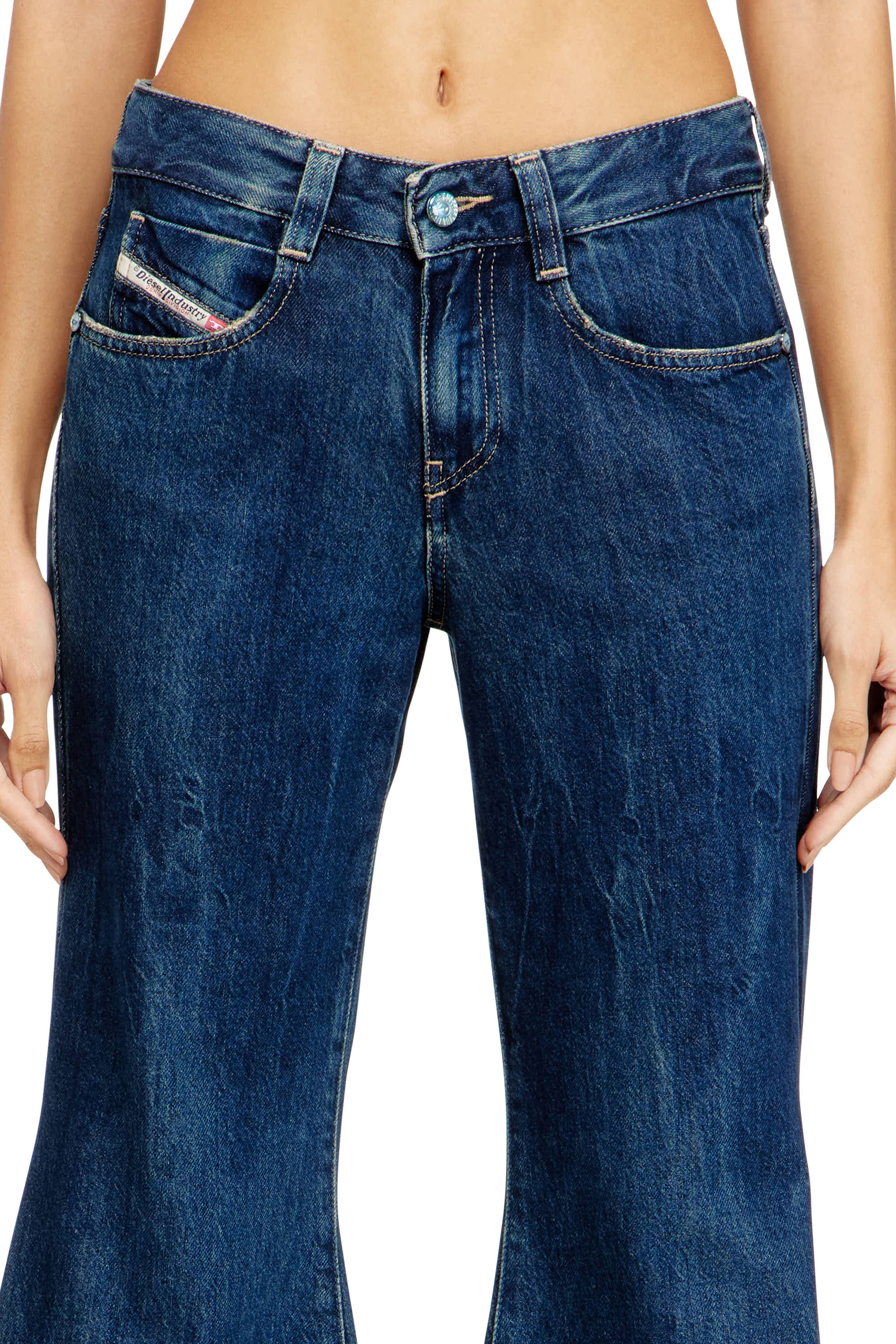 Diesel - Damen Flare Jeans 1970 D-Bleess 09N61, Mittelblau - 5