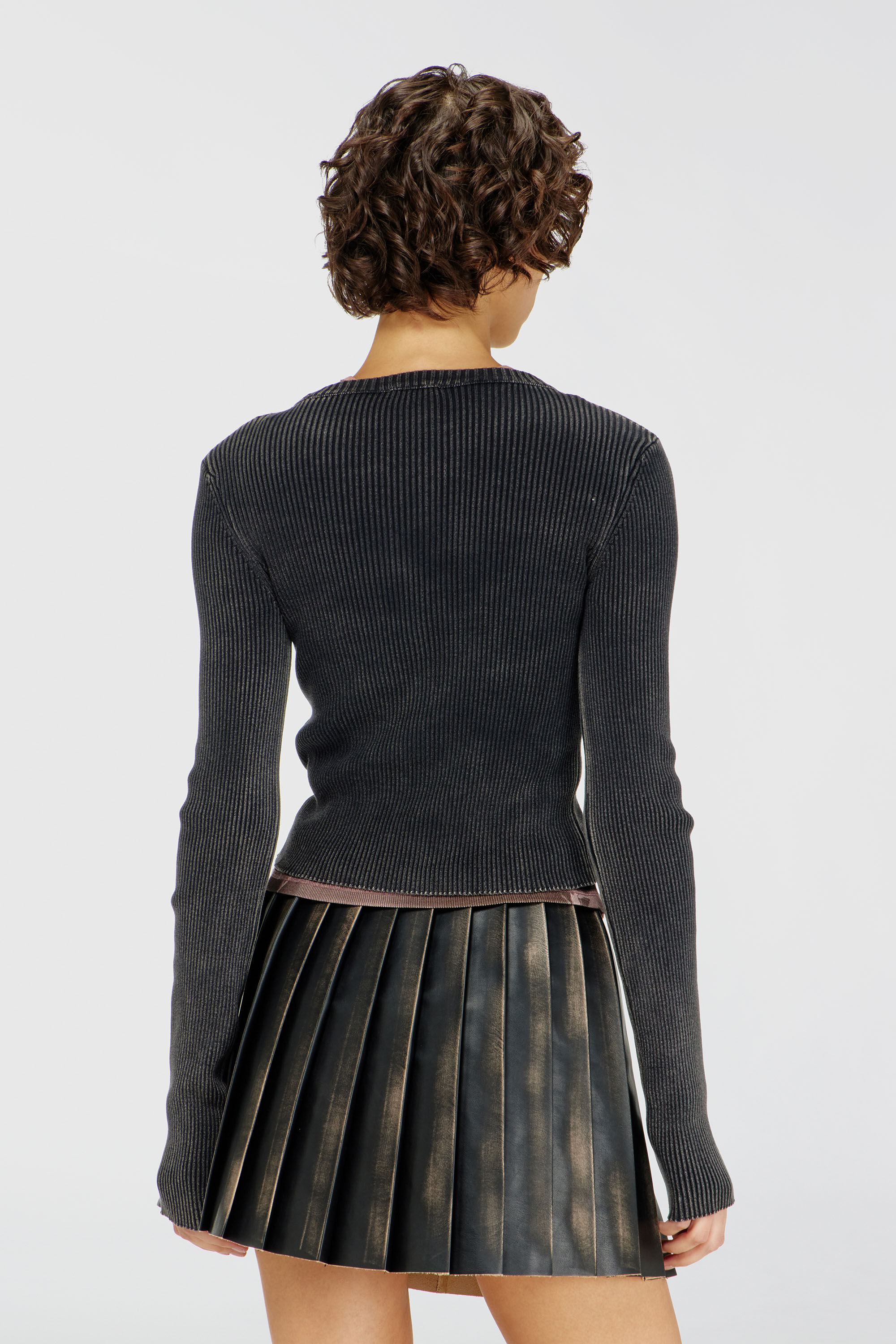 Diesel - M-ANCHOR-A, Damen Verk&uuml;rzter Pullover mit Cut-out-Logo in Schwarz - 4