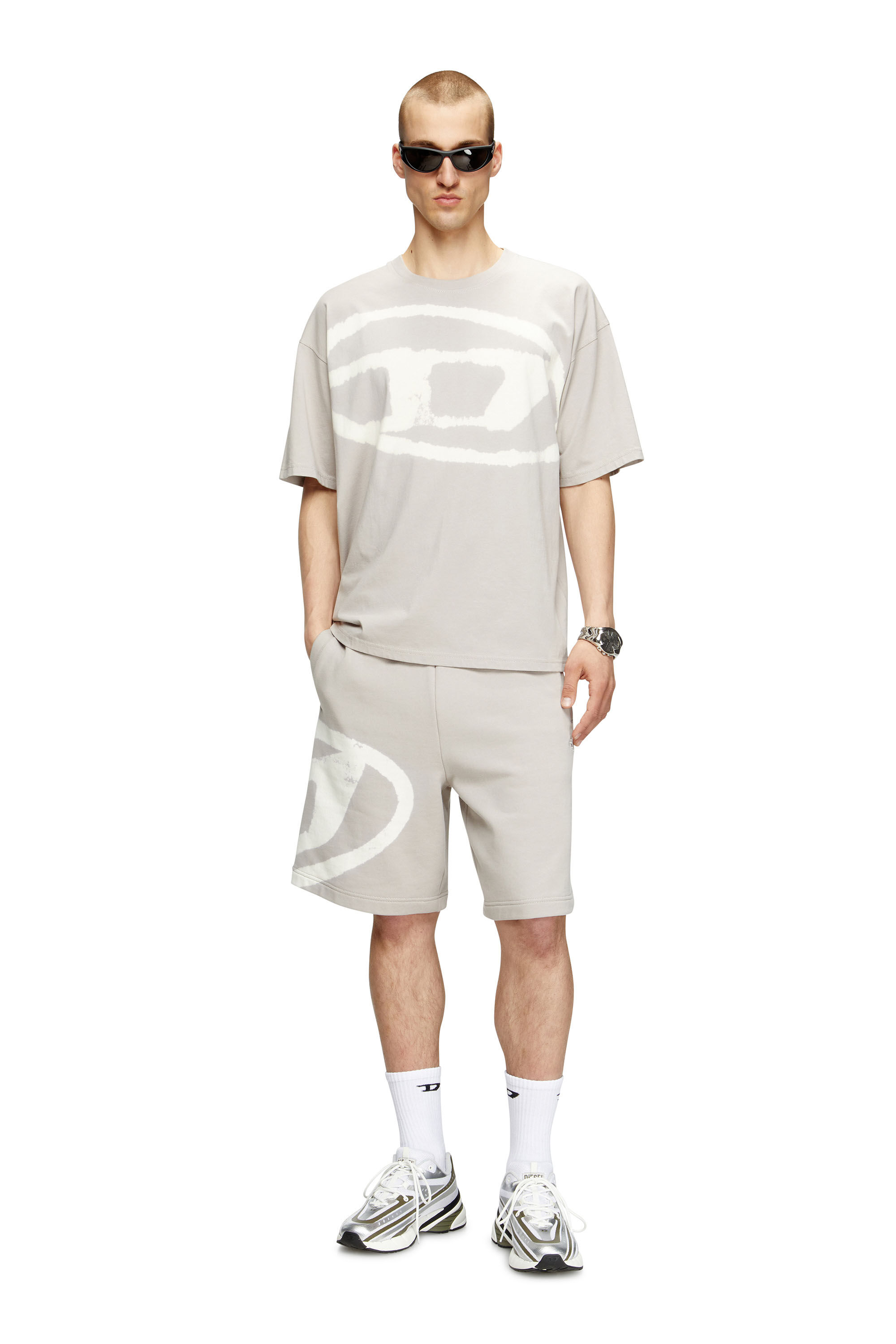 Diesel - T-BOXT-BLEACH, Herren T-Shirt mit gebleichtem Oval D-Logo in Grau - 1