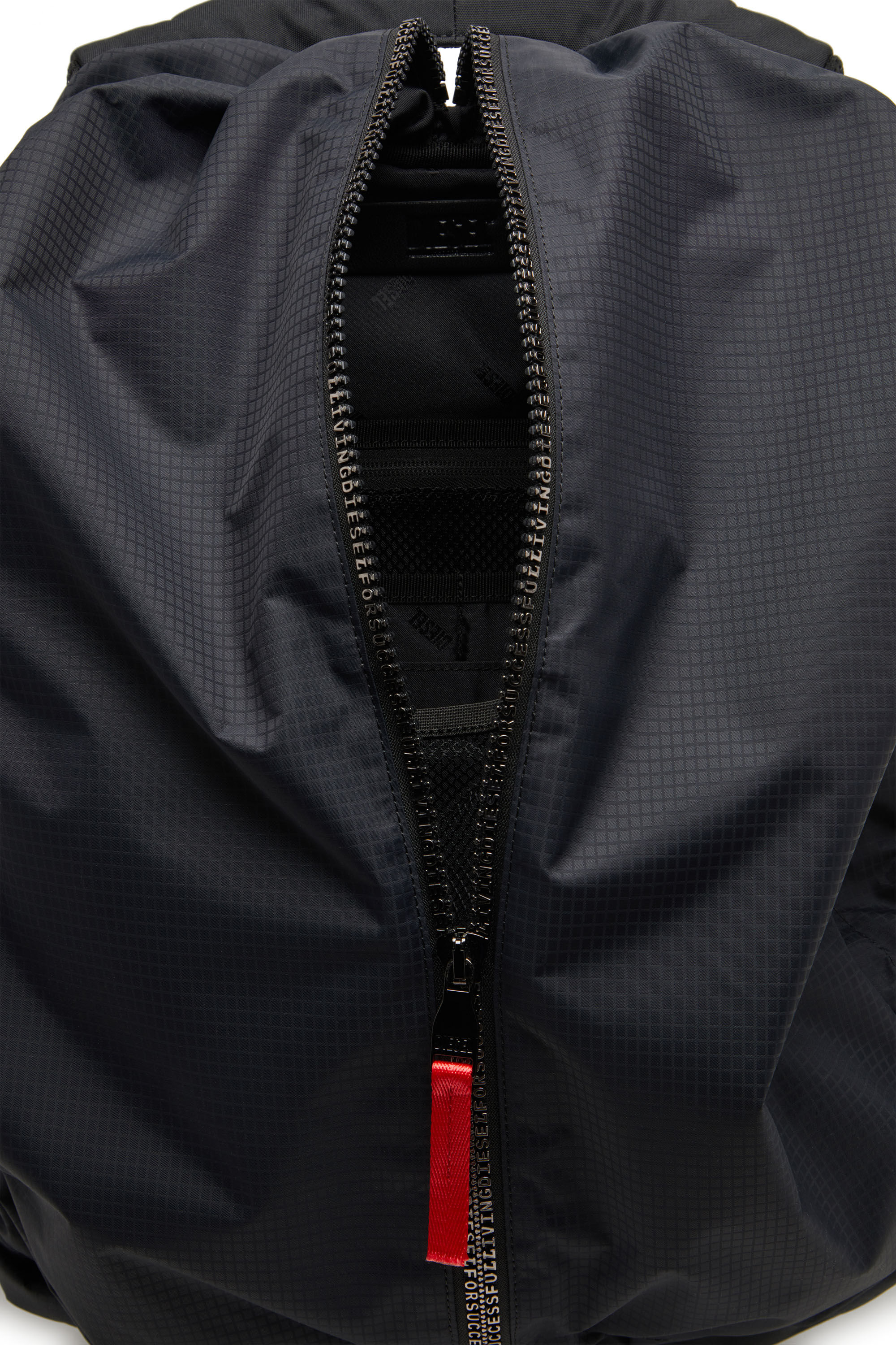 Diesel - ZIP-D BACKPACK X, Herren Zip-D-Rucksack aus kariertem Jacquard-Shell in Schwarz - 2