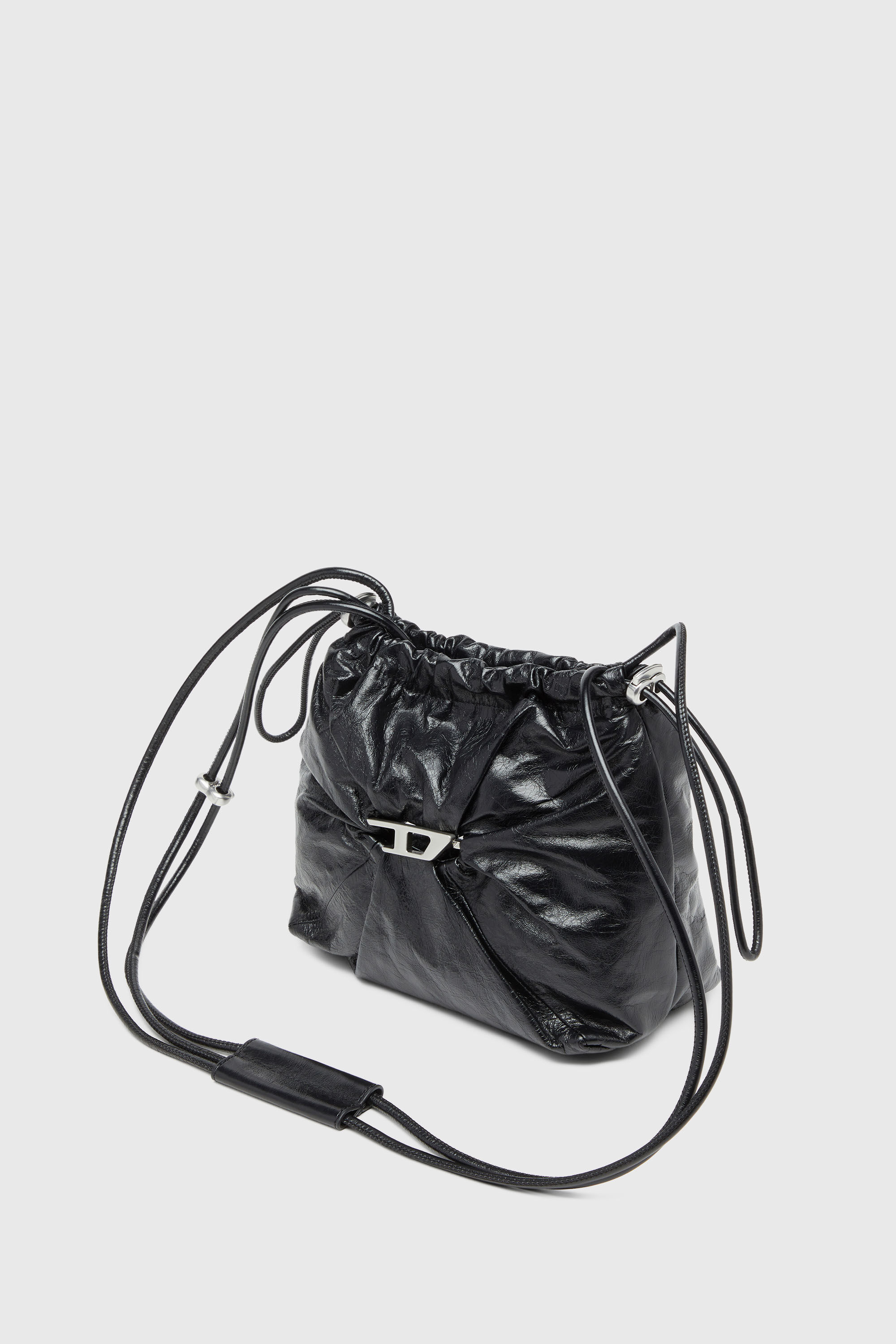 Diesel - SCRUNCH-D BUCKET, Damen Scrunch-D-Beuteltasche aus gl&auml;nzendem zerknittertem Leder in Schwarz - 2