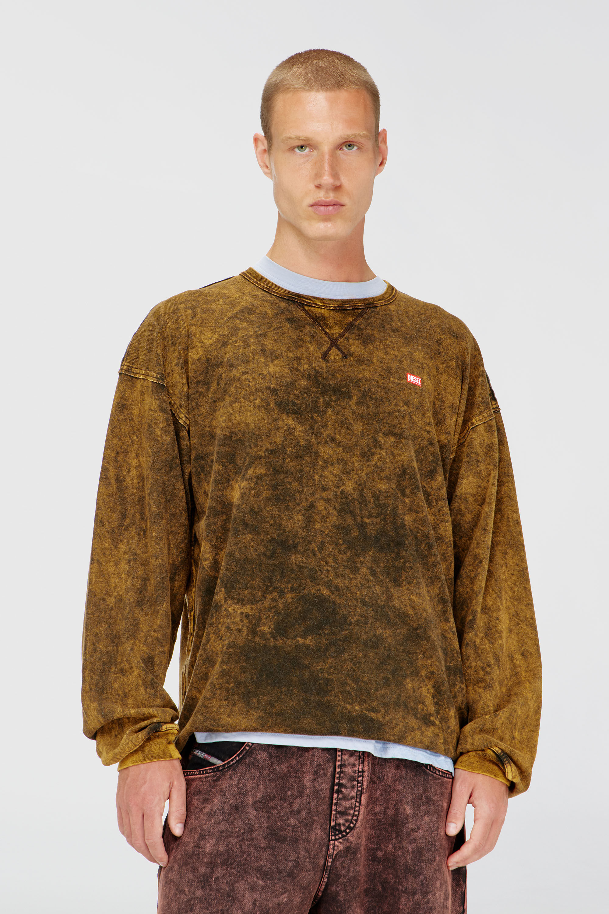 Diesel - T-BOXT-LS-RAW, Herren Acid-wash lang&auml;rmliges T-Shirt mit ausgefransten Details in Braun - 3