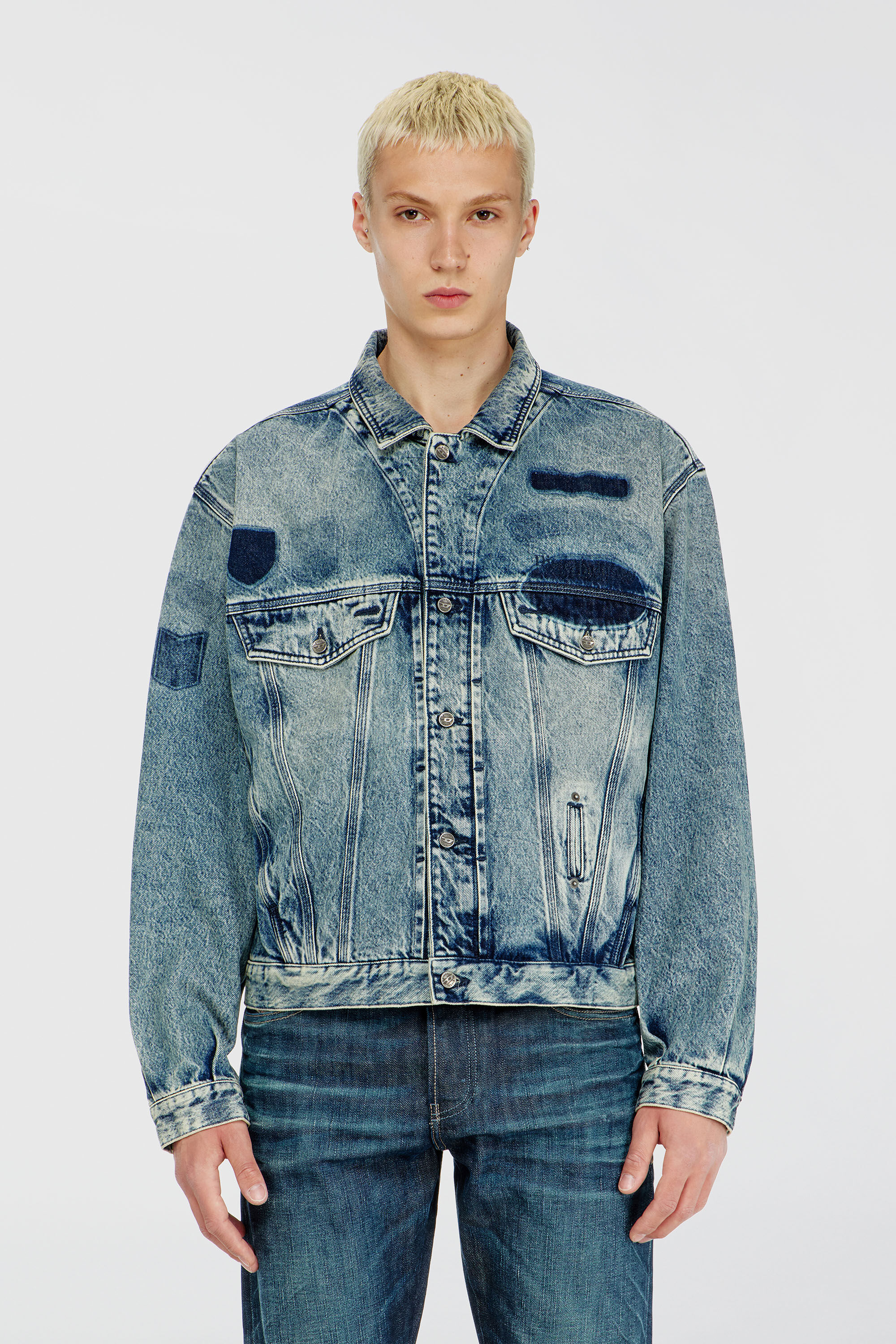 Diesel - D-DENVER-S2, Unisex Trucker-Jacke mit Patch-Effekten in Mittelblau - 3