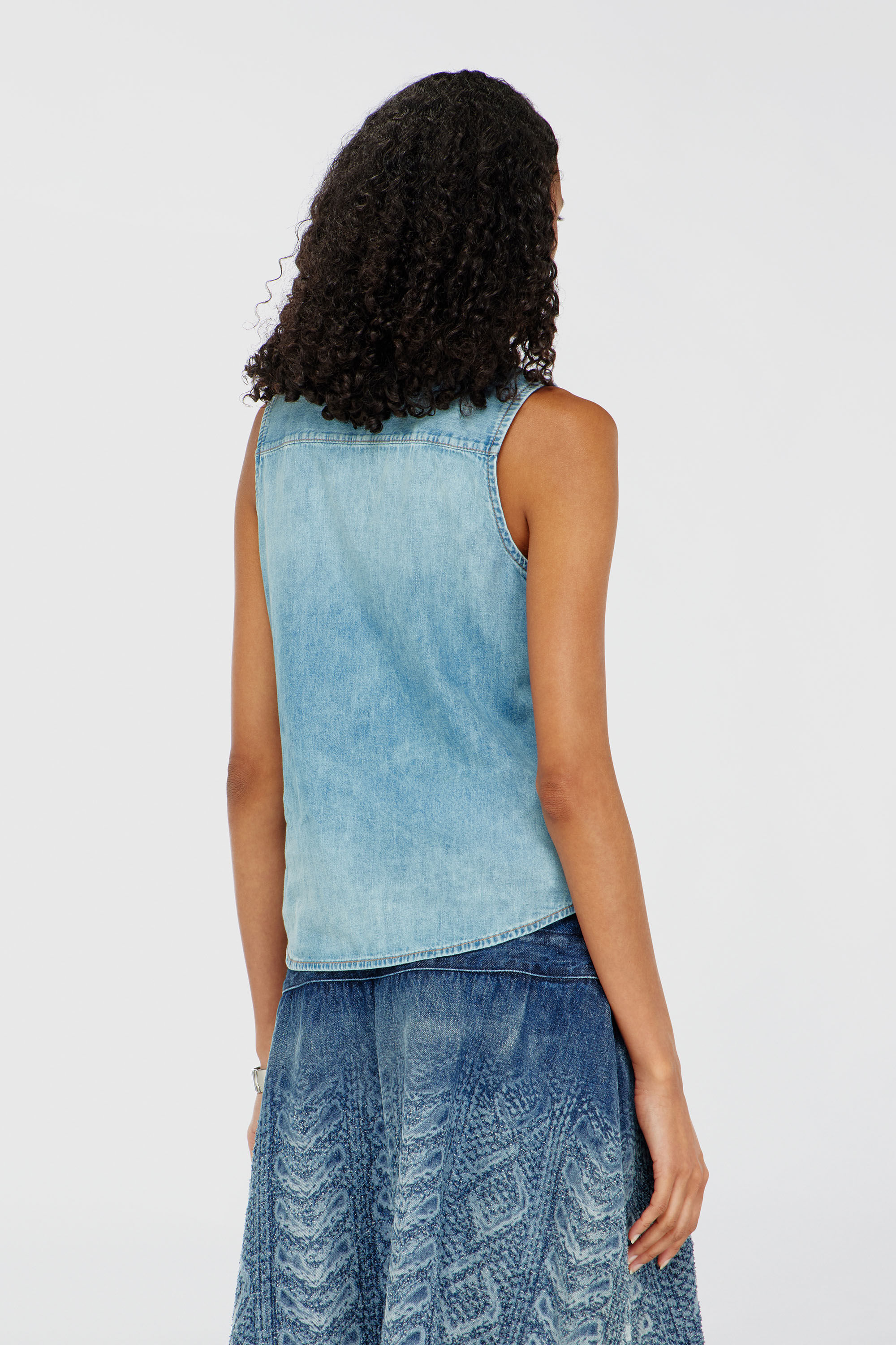 Diesel - DE-EAZY-SL, Damen &Auml;rmelloses Jeanshemd in Hellblau - 4
