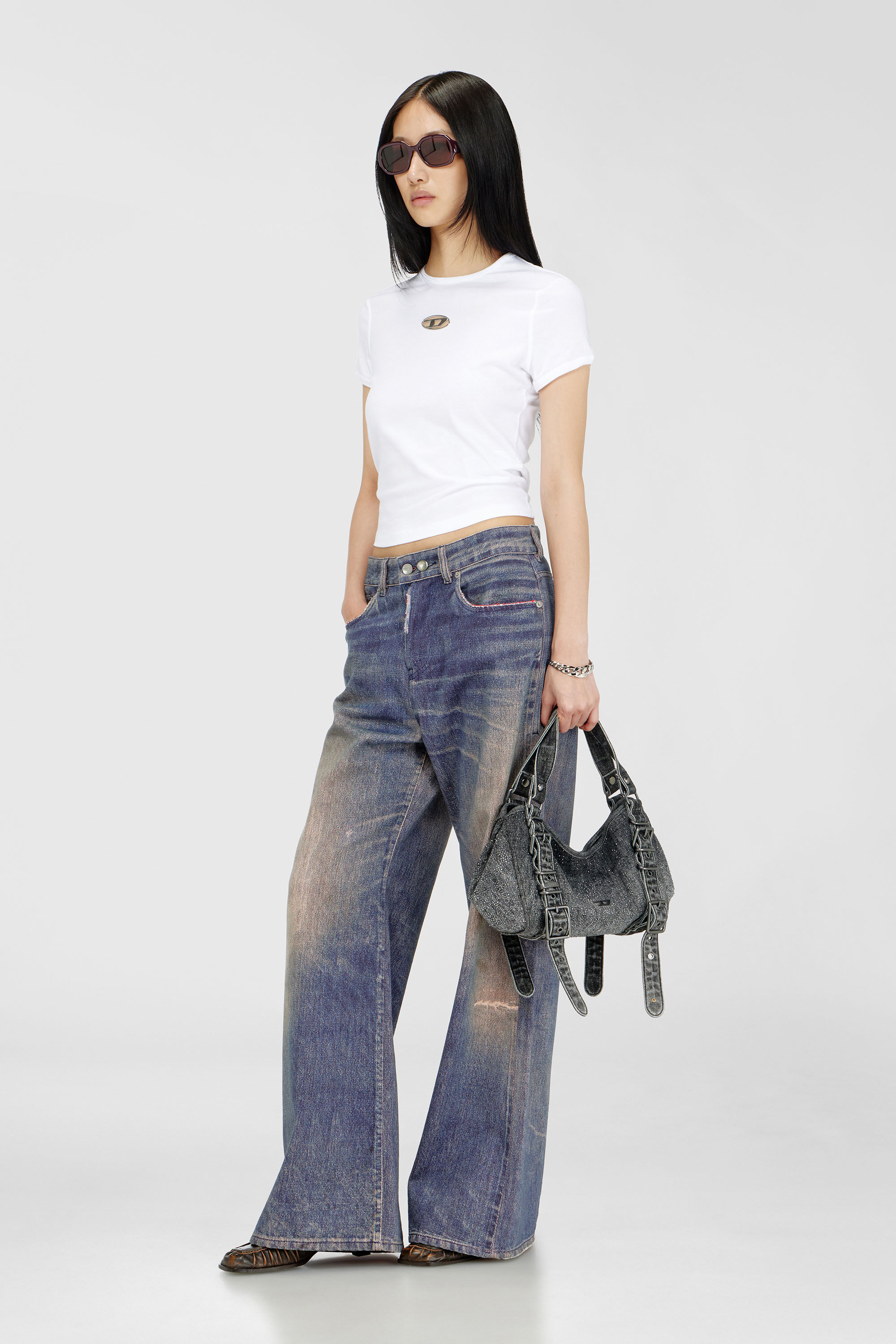 Diesel - T-UNCUTIE-LONG-OD-Q1, Damen T-Shirt in schmalem Fit mit Cut-out-Oval D in Wei&szlig; - 1