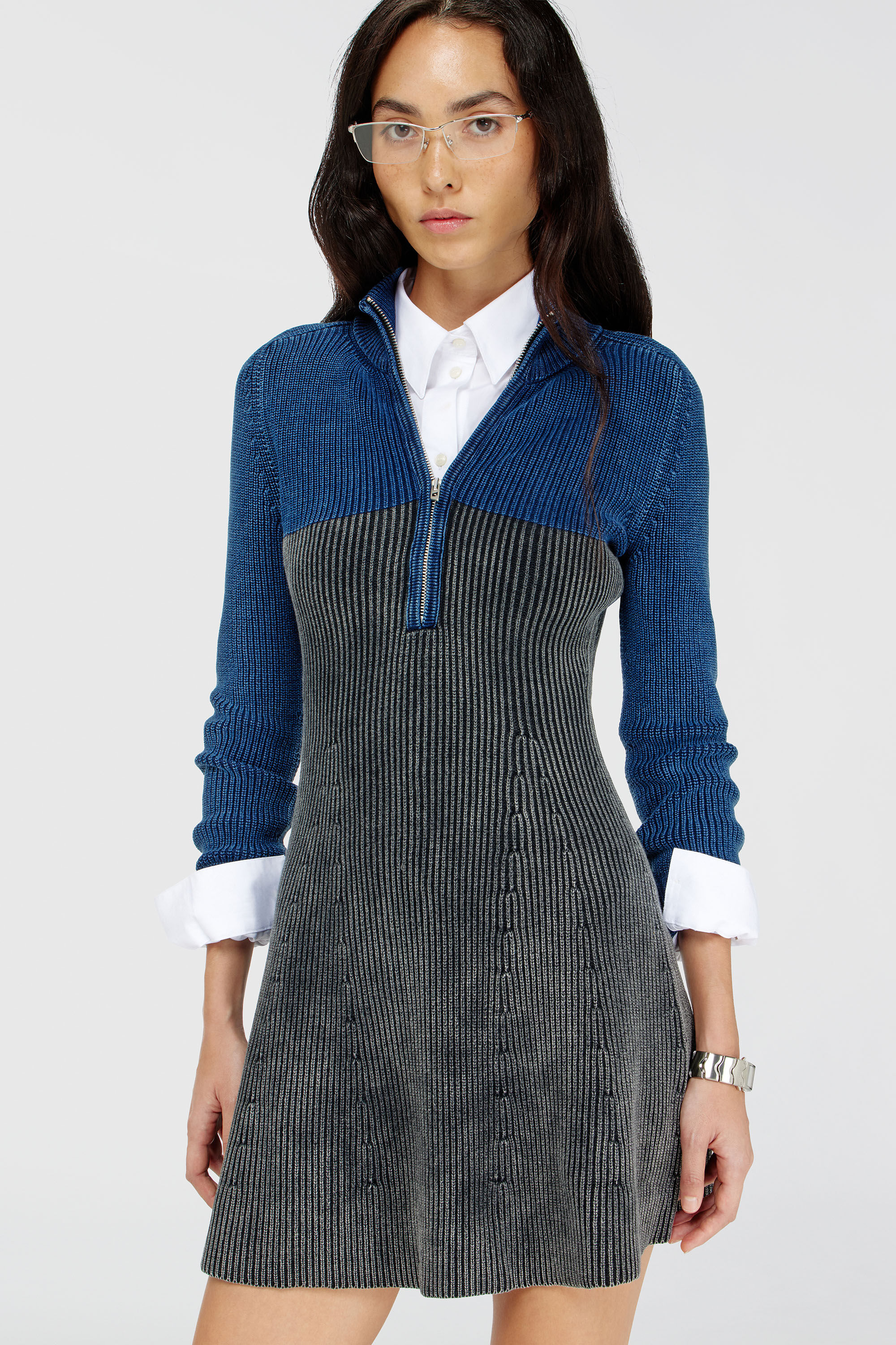 Diesel - M-HERMOSA, Damen Rippstrick-Minikleid mit zweifarbigem Denim-Effekt in Blau/Schwarz - 4